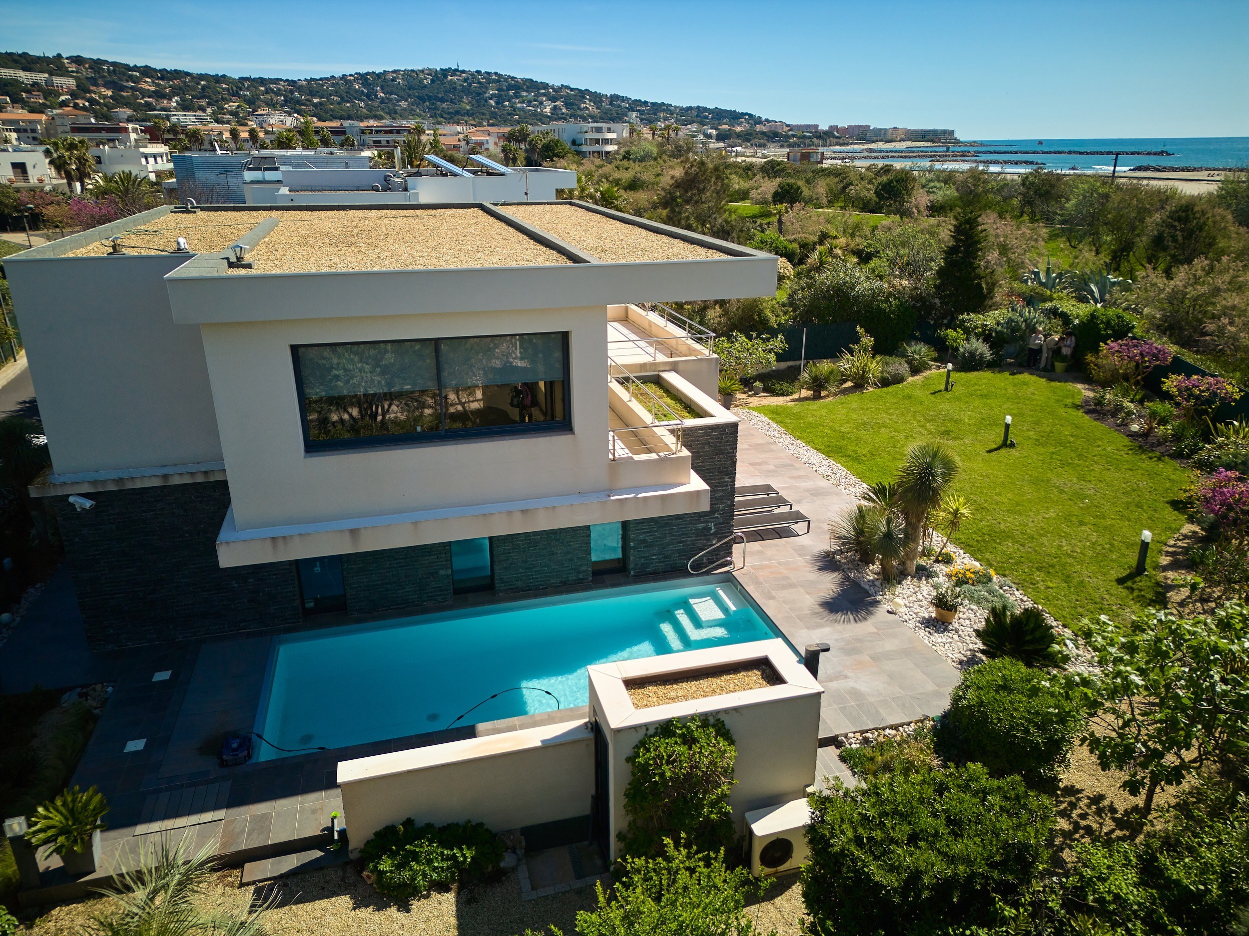  1105 / 5000 A Contemporary Beachfront Home... - 物件實景