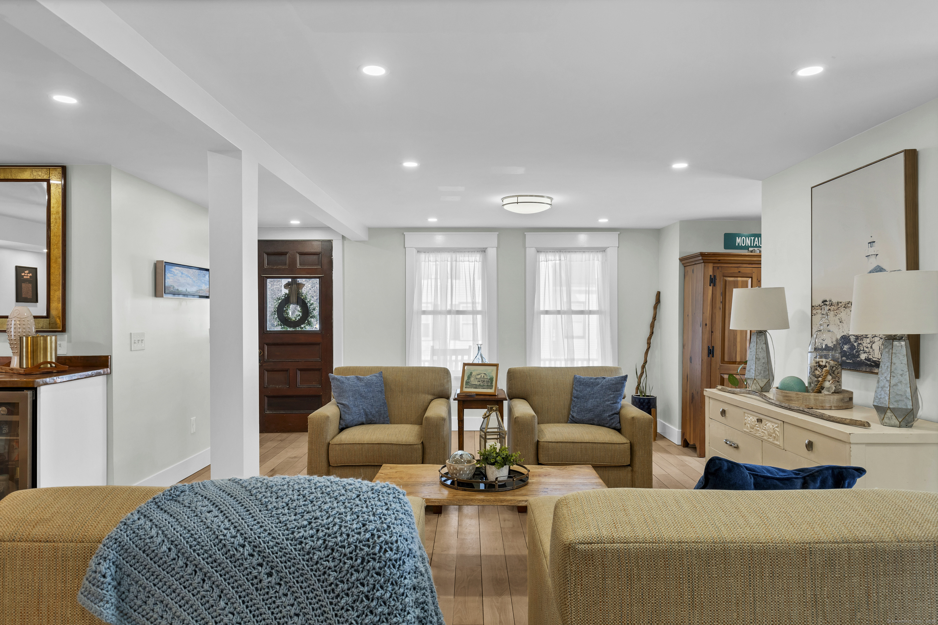 Groton, Connecticut, 06340, United States, 3 Bedrooms Bedrooms, ,2 BathroomsBathrooms,Residential,For Sale,1928735