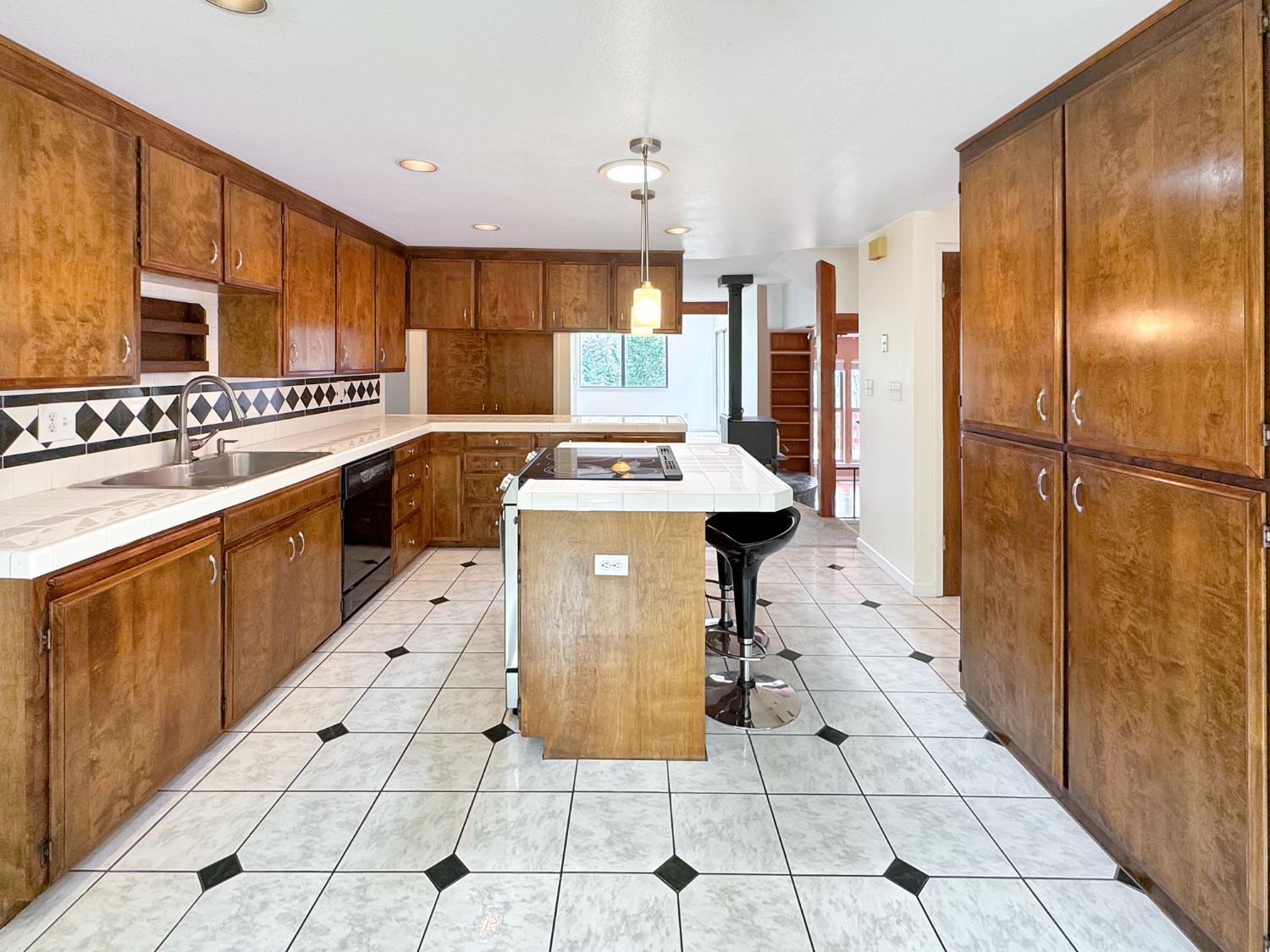 Meadow Vista, California, 95722, United States, 4 Bedrooms Bedrooms, ,3 BathroomsBathrooms,Residential,For Sale,1979764