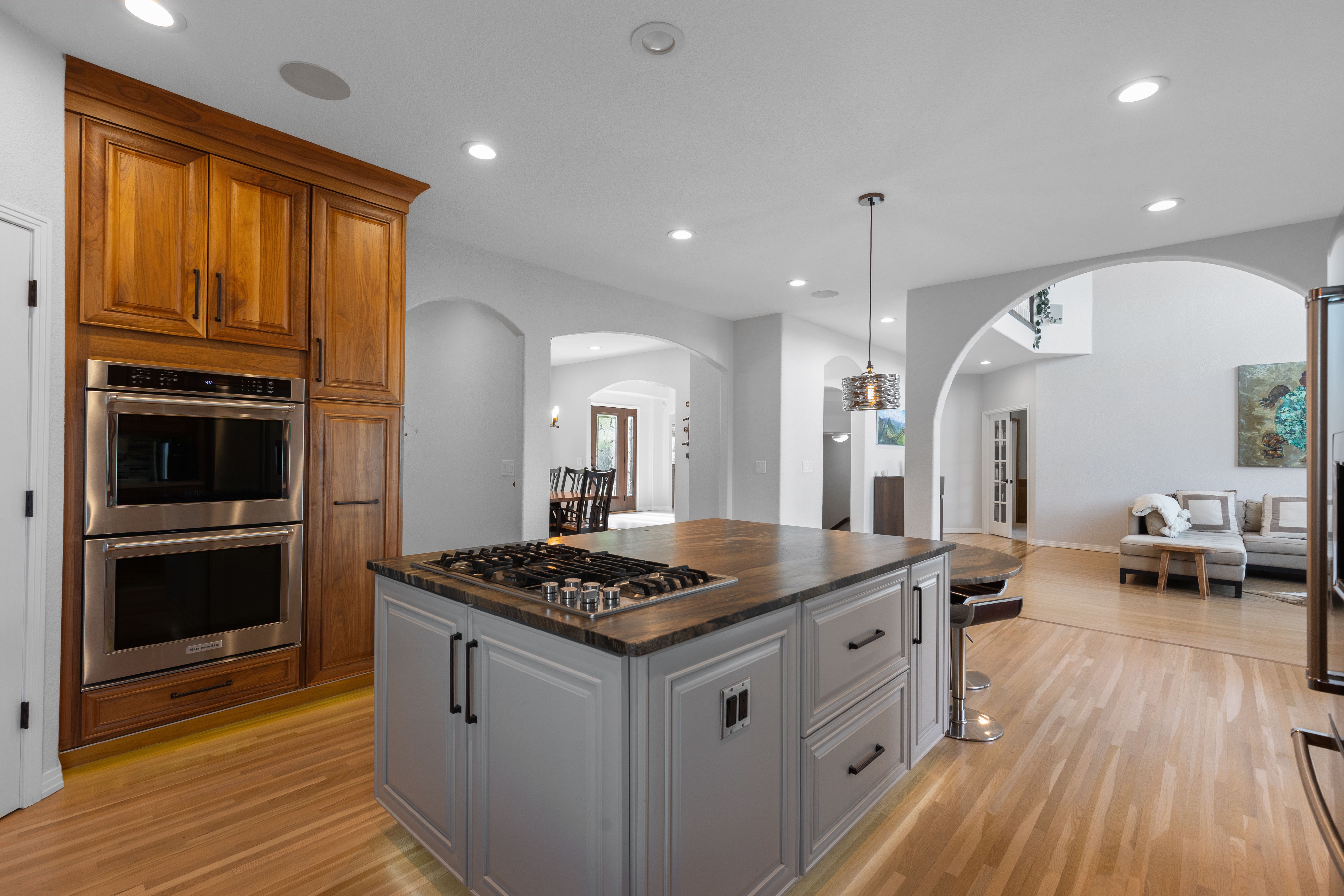  Stunning two-story walkout on a rare usable ¾-acre lot - 物件實景