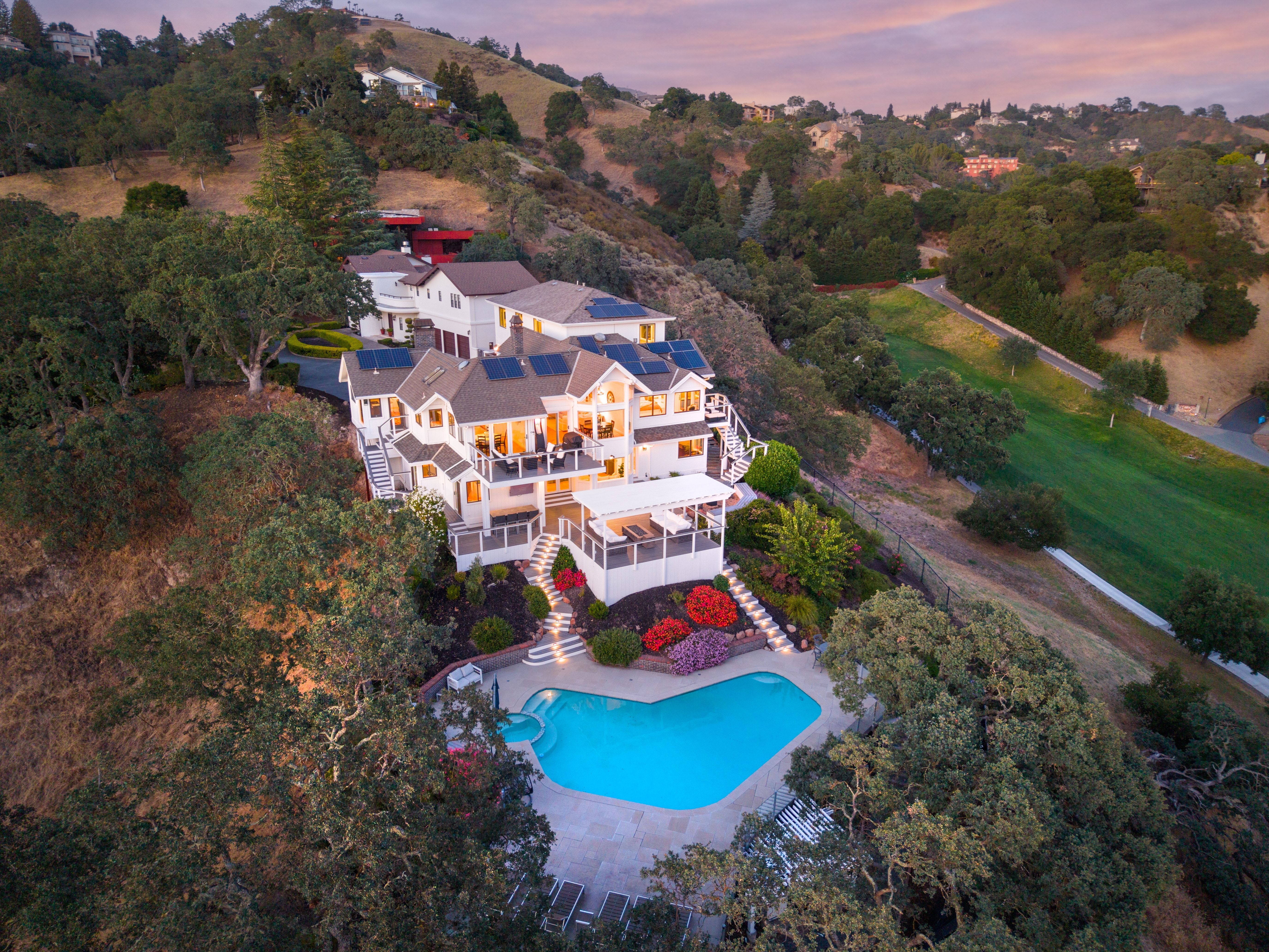  Sweeping Fairway Views Meet Rare Outdoor Living - 物件實景