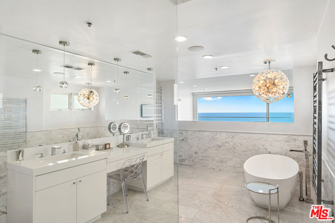 Malibu, California, 90265, United States, 3 Bedrooms Bedrooms, ,4 BathroomsBathrooms,Residential,For Sale,1722107