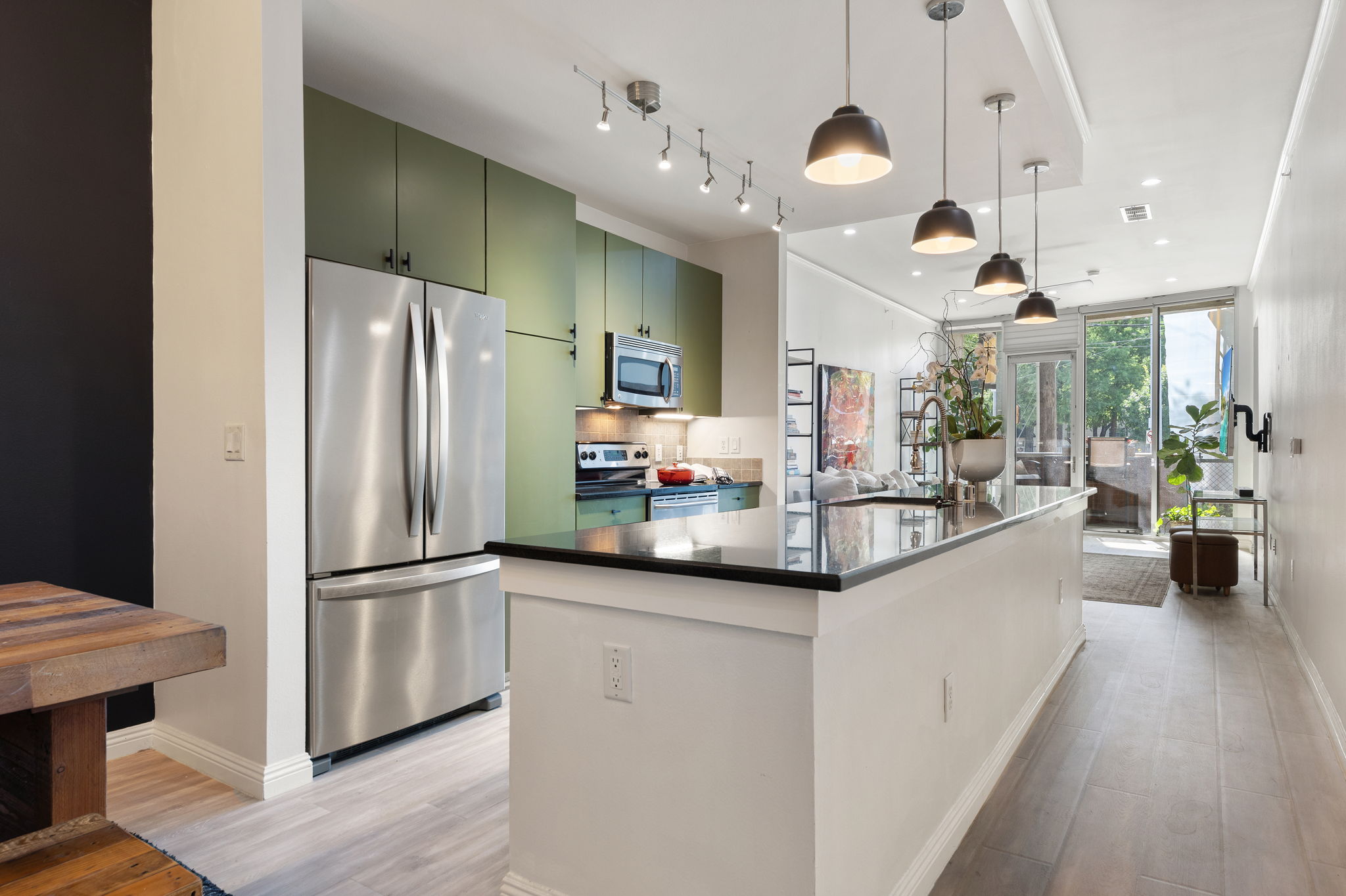  Stunning Updated 1BR/1.5BA Condo — Move-In Ready in the Heart of Uptown - 物件實景