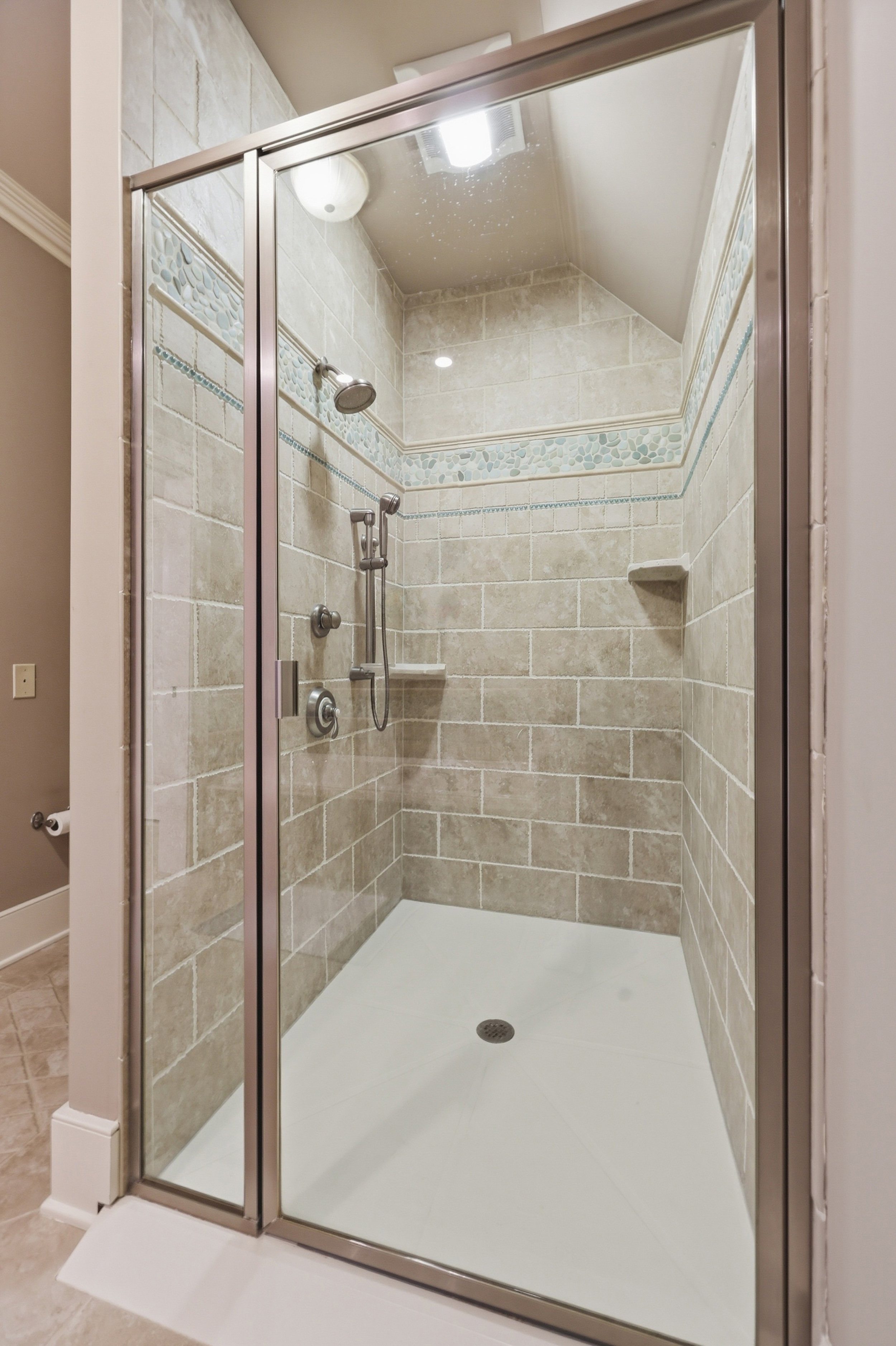  4848 Chelmsbury Lane - 物件實景