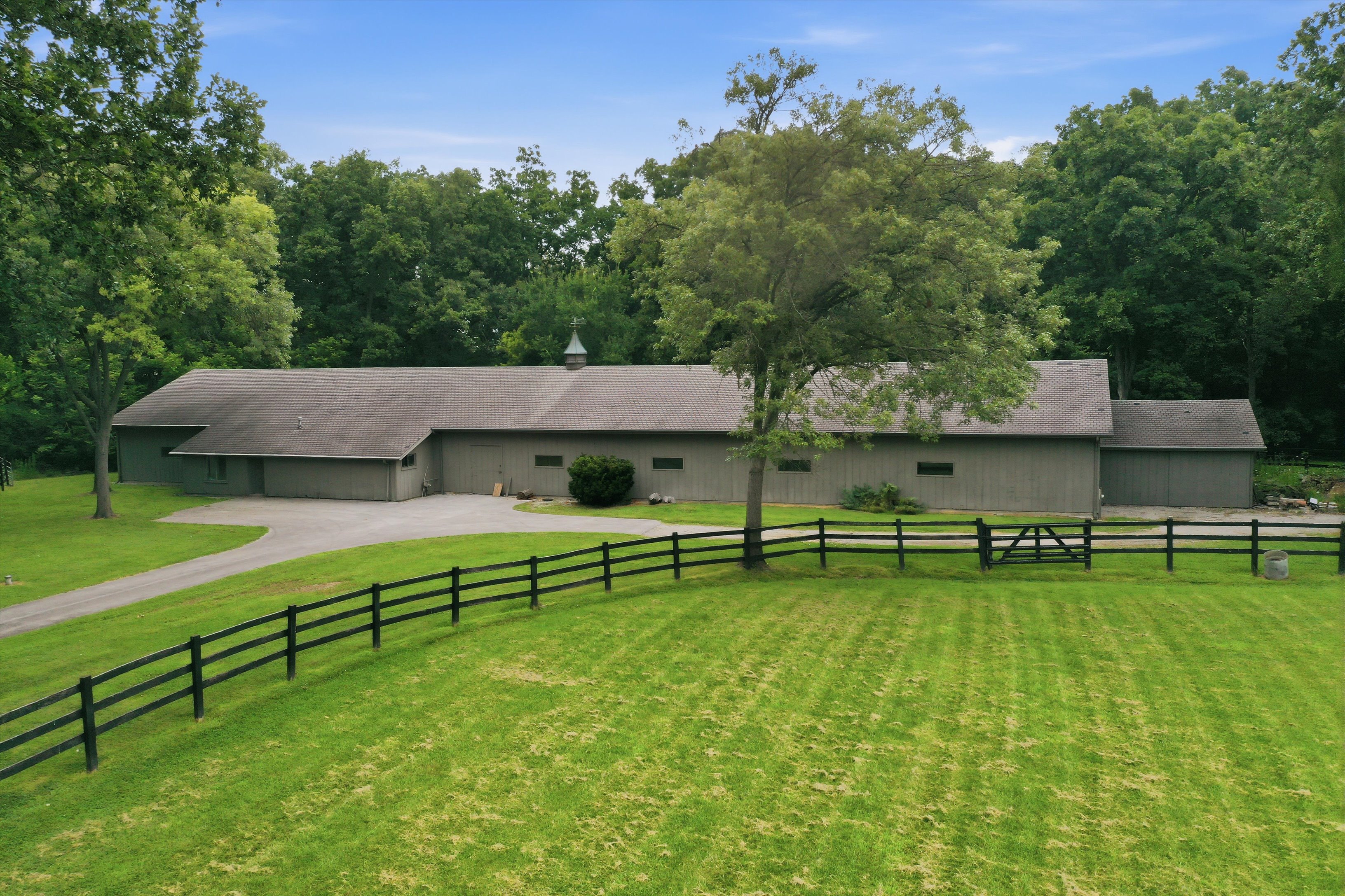  Private Country Estate Situated on Over Nine Acres of Beautiful Open Grounds - 物件實景