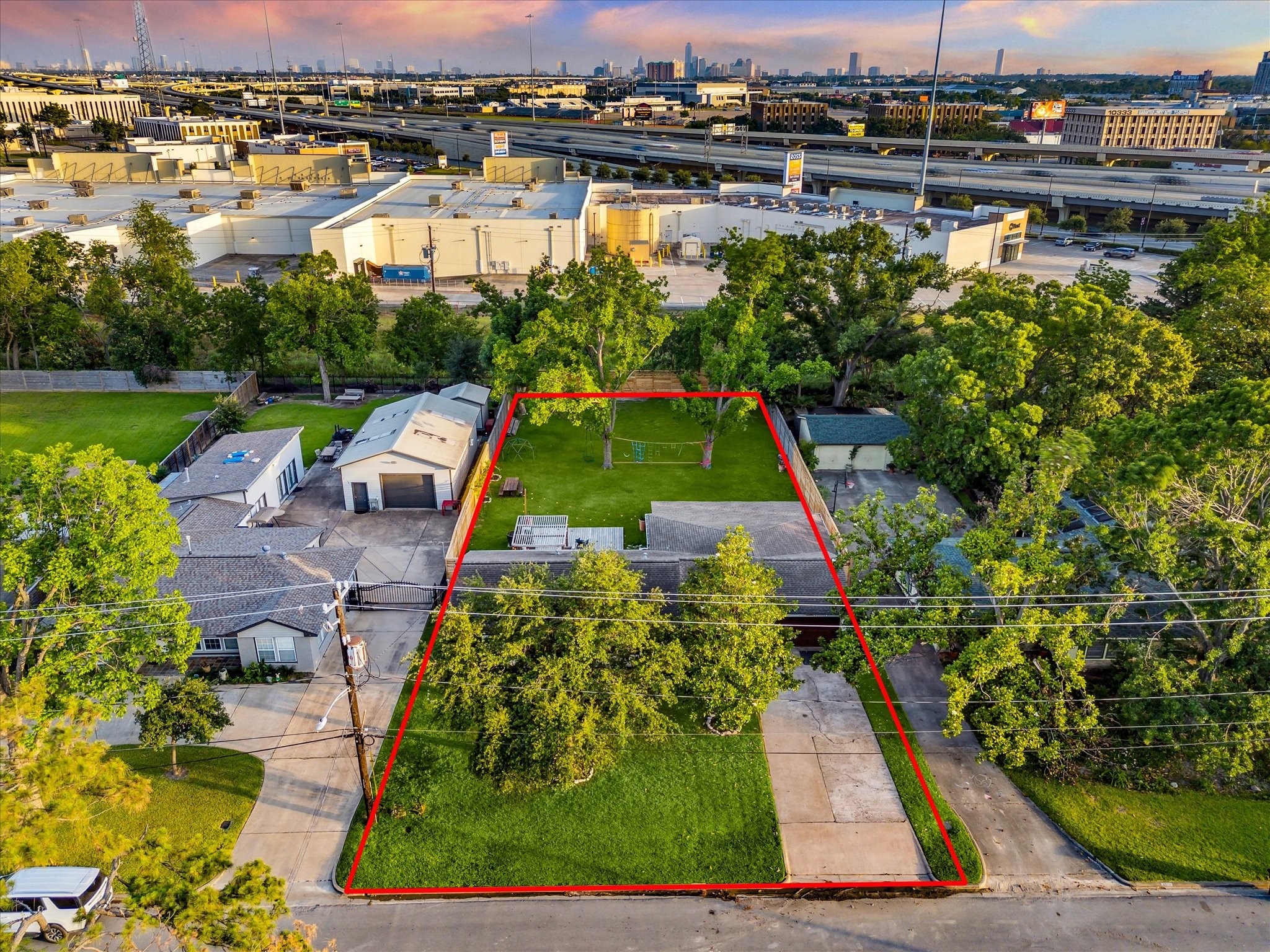  4509 Randwick Drive - 物件實景