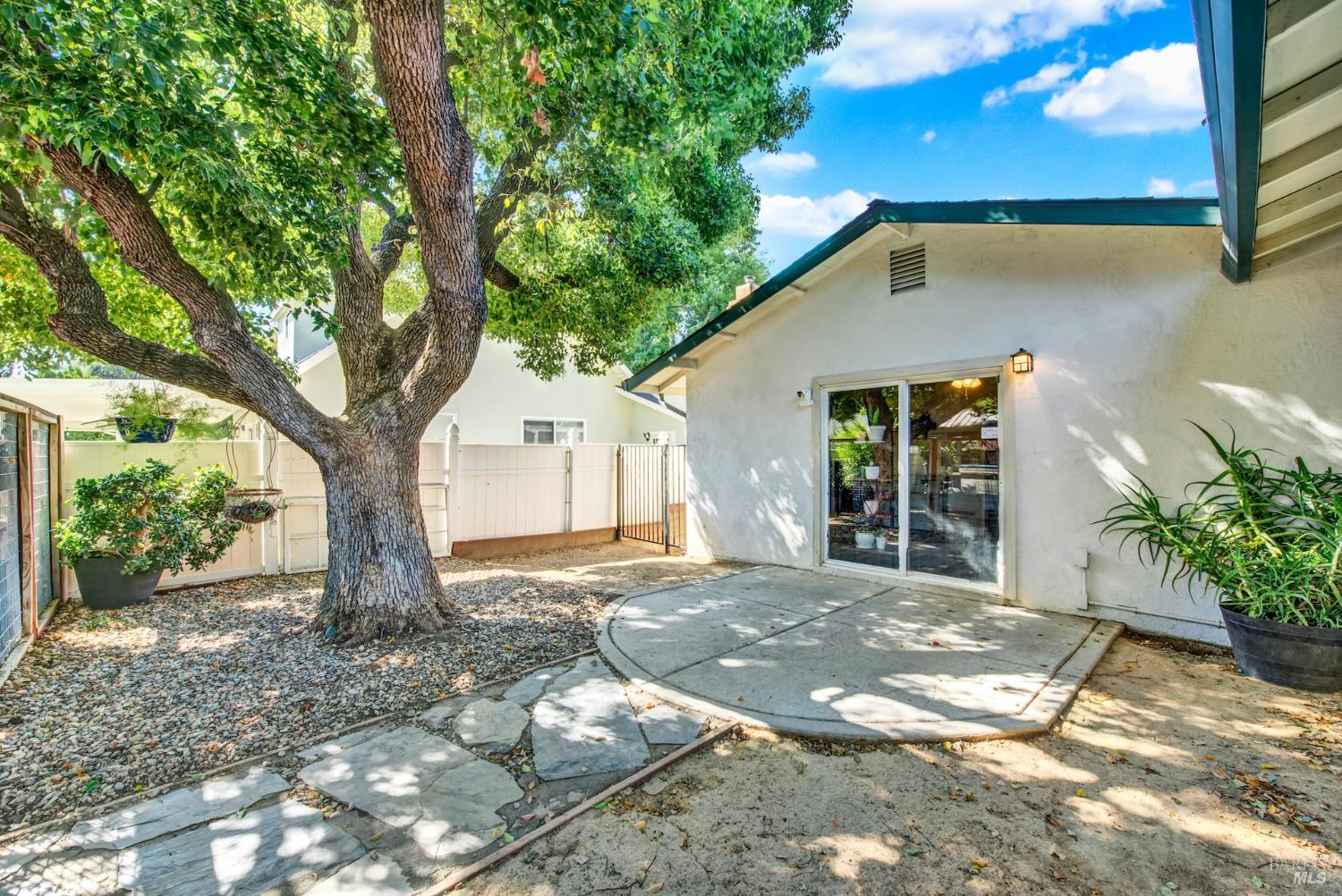 Vacaville, California, 95687, United States, 3 Bedrooms Bedrooms, ,2 BathroomsBathrooms,Residential,For Sale,1940371