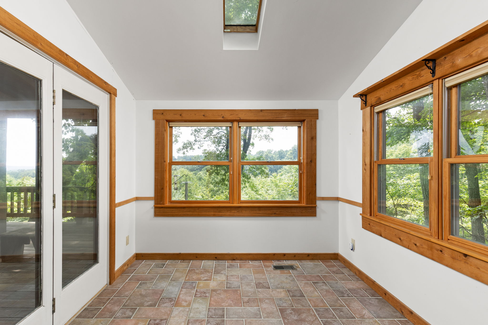  Authentic Log Home with Breathtaking Views of Brown County
