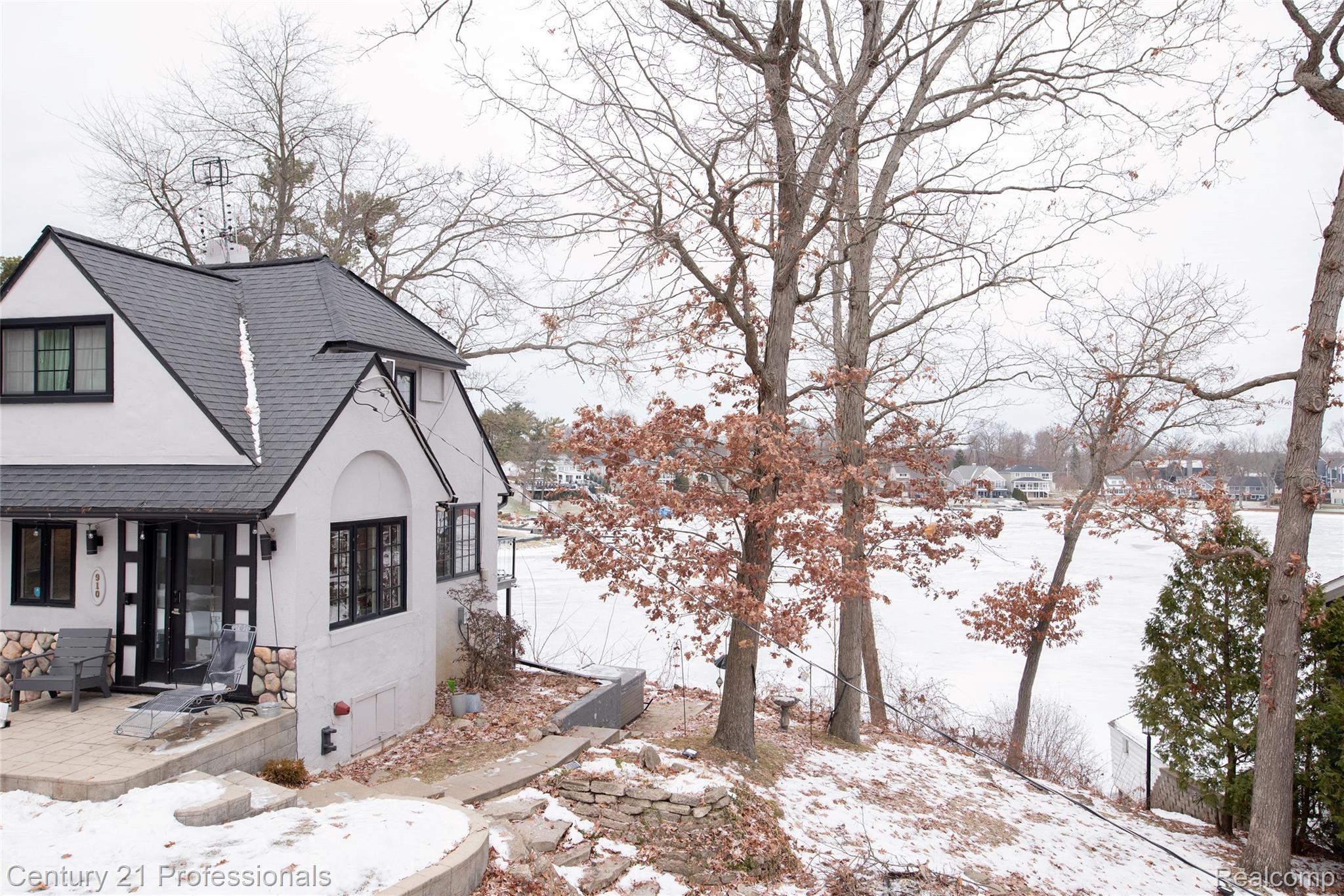 LakeOrion, Michigan, 48362, United States, 2 Bedrooms Bedrooms, ,2 BathroomsBathrooms,Residential,For Sale,2005398