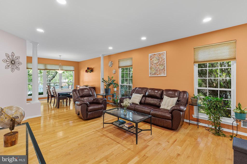 Plainsboro, New Jersey, 08536, United States, 4 Bedrooms Bedrooms, ,3 BathroomsBathrooms,Residential,For Sale,1922376