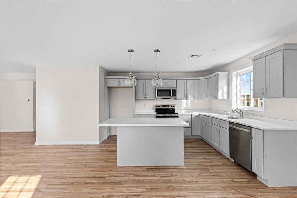 Plymouth, Massachusetts, 02360, United States, 2 Bedrooms Bedrooms, ,2 BathroomsBathrooms,Residential,For Sale,1989935