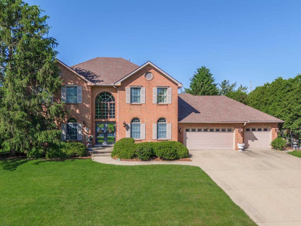 Bloomington, Illinois, 61704, United States, 6 Bedrooms Bedrooms, ,5 BathroomsBathrooms,Residential,For Sale,1793888