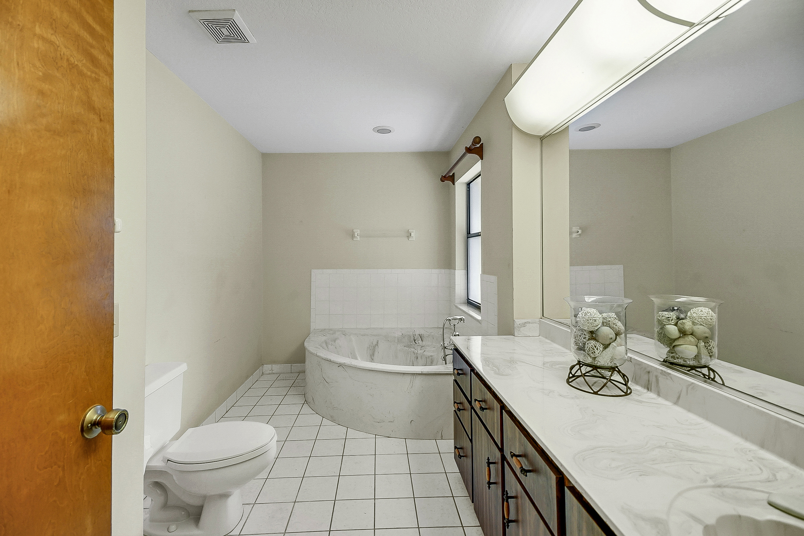 Lady Lake, Florida, 32159, United States, 4 Bedrooms Bedrooms, ,2 BathroomsBathrooms,Residential,For Sale,1873535