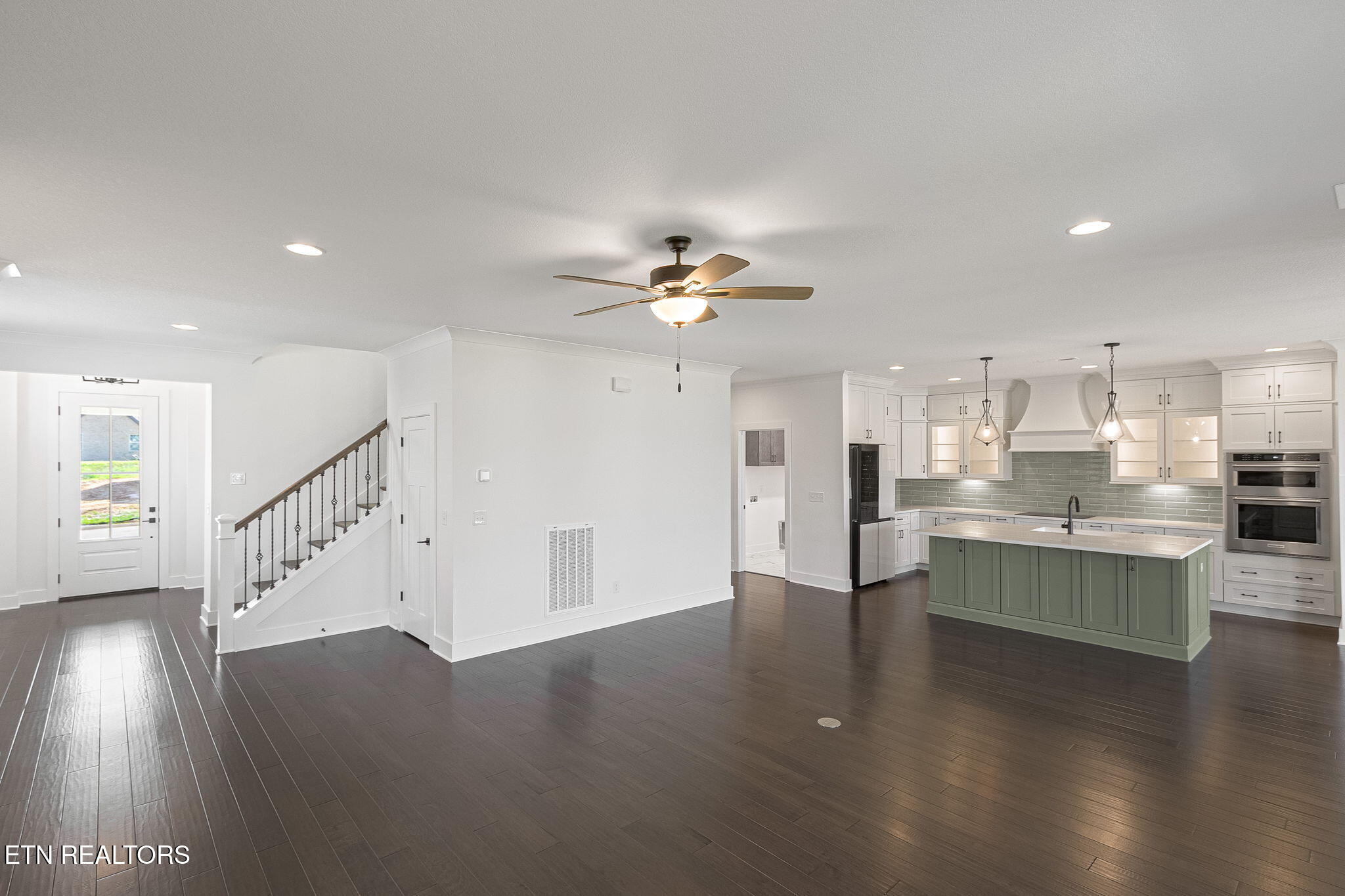 Knoxville, Tennessee, 37932, United States, 5 Bedrooms Bedrooms, ,4 BathroomsBathrooms,Residential,For Sale,2038881