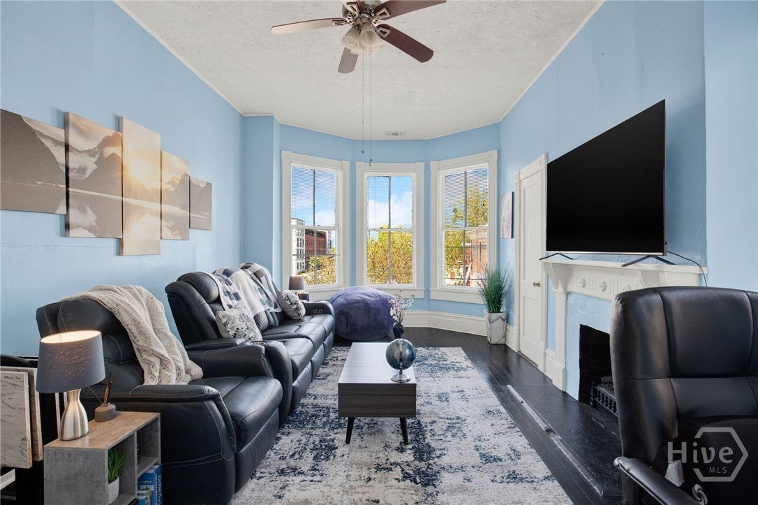 Savannah, Georgia, 31401, United States, 2 Bedrooms Bedrooms, ,3 BathroomsBathrooms,Residential,For Sale,2031134