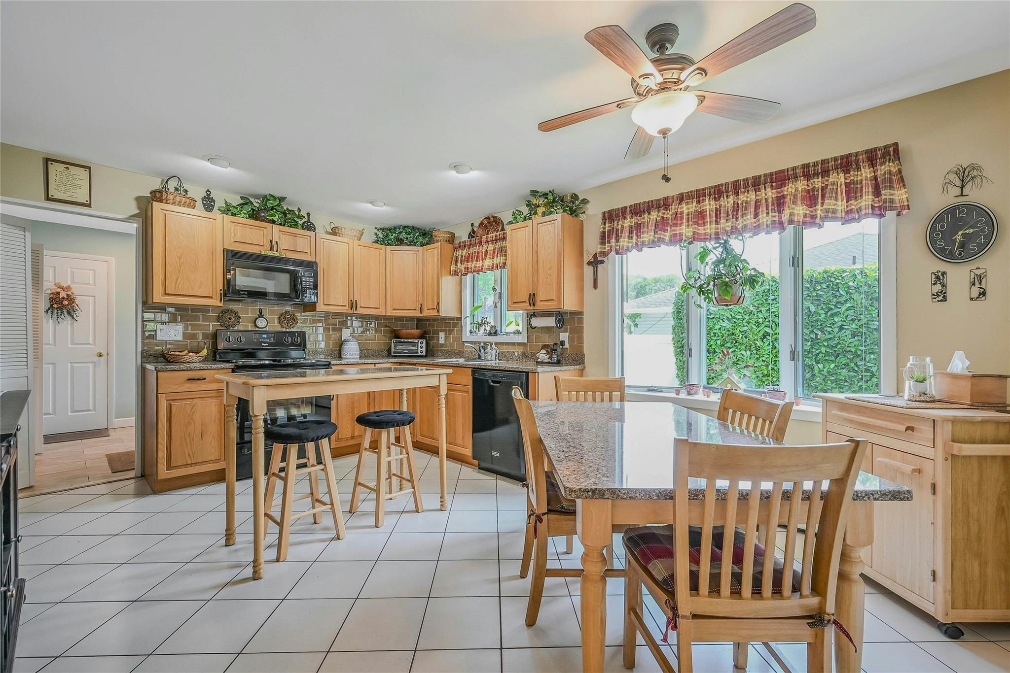 Sayville, New York, 11782, United States, 3 Bedrooms Bedrooms, ,2 BathroomsBathrooms,Residential,For Sale,1892775