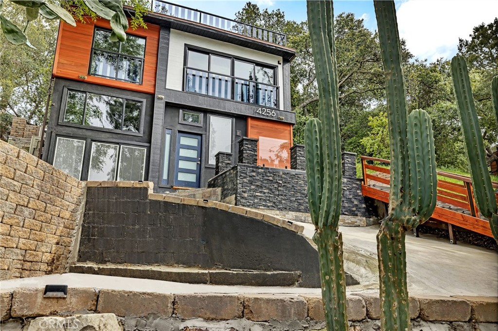 Woodland Hills, California, 91364, United States, 4 Bedrooms Bedrooms, ,2 BathroomsBathrooms,Residential,For Sale,1975100