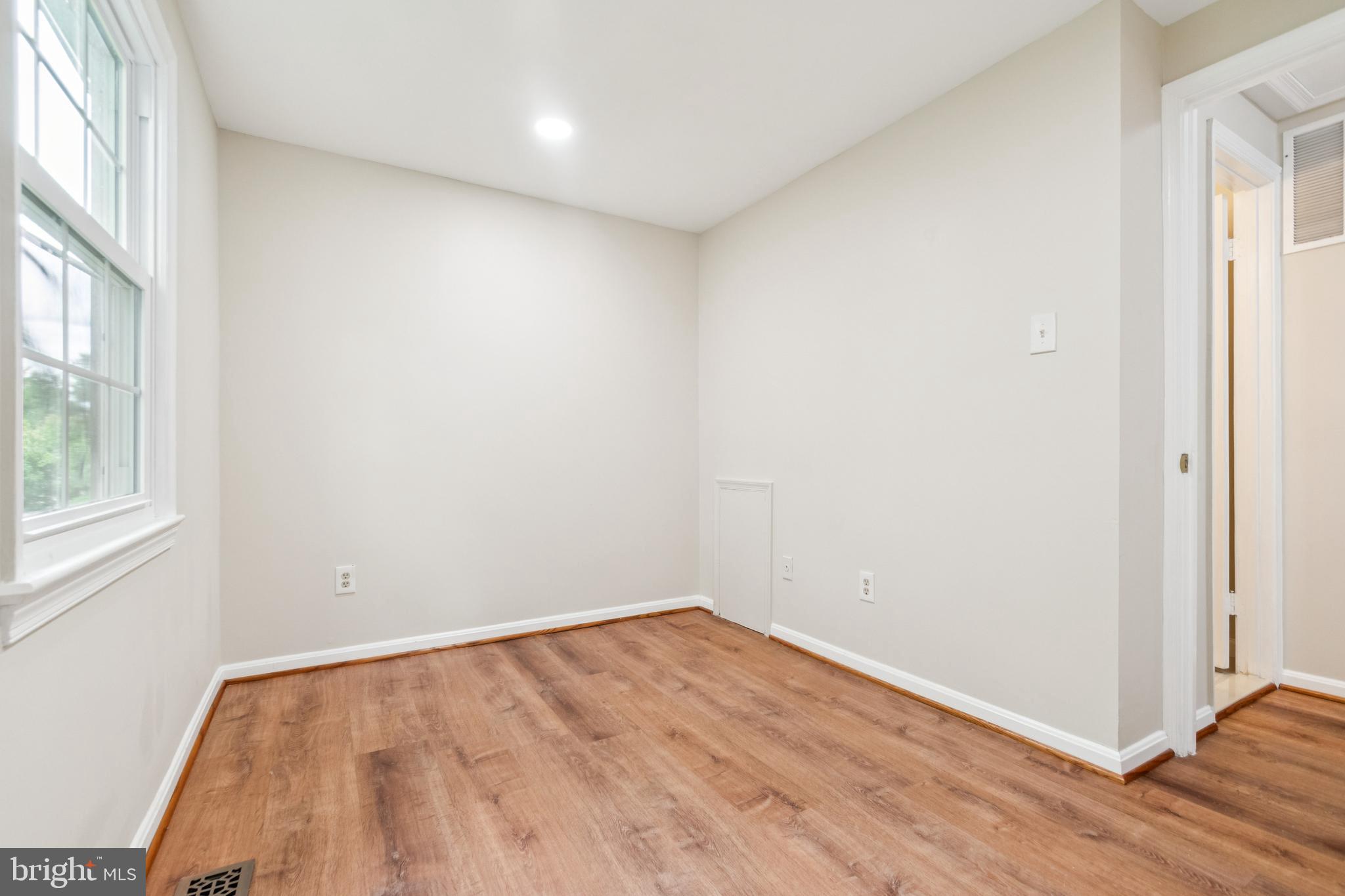 Gaithersburg, Maryland, 20878, United States, 3 Bedrooms Bedrooms, ,3 BathroomsBathrooms,Residential,For Sale,1889859