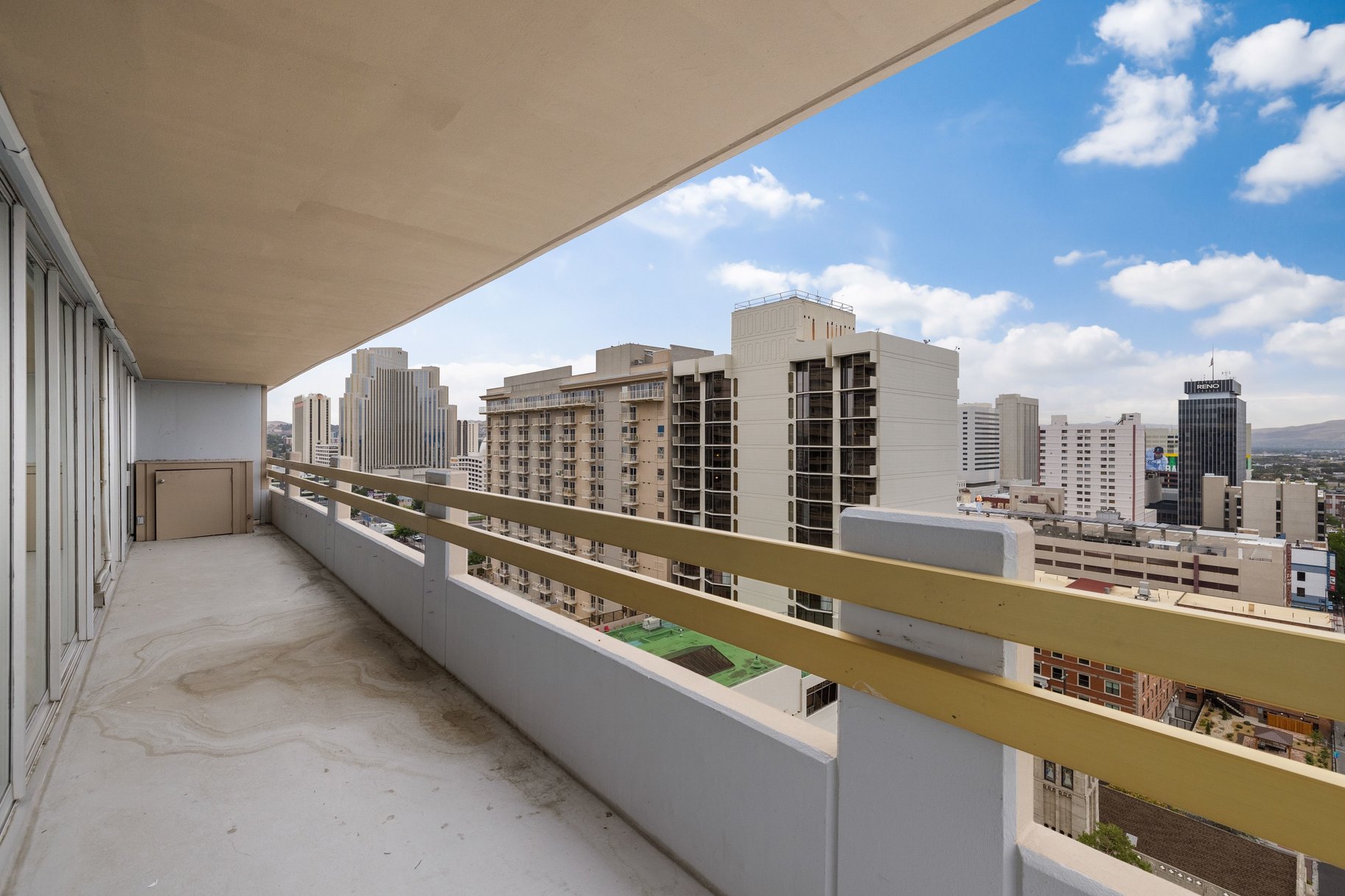  Chic Downtown Condo with Mountain & River Views - 物件實景