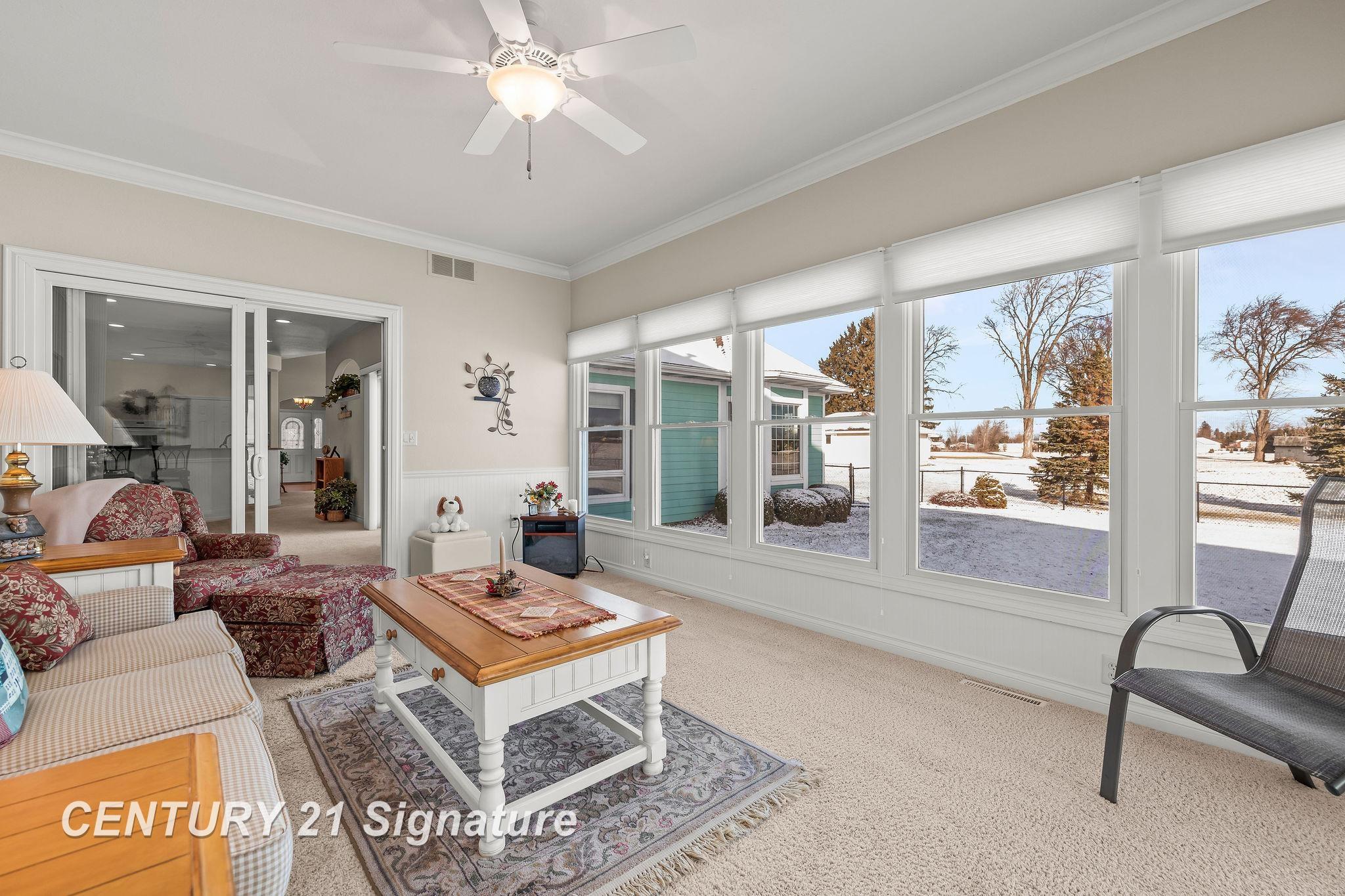 Freeland, Michigan, 48623, United States, 5 Bedrooms Bedrooms, ,4 BathroomsBathrooms,Residential,For Sale,1973671