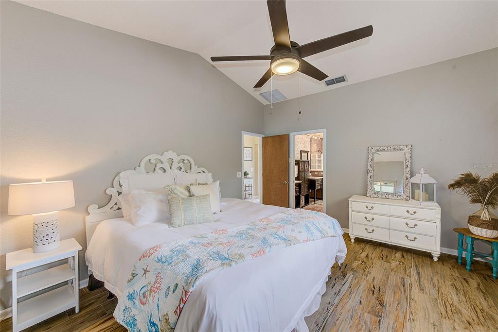 Largo, Florida, 33773, United States, 3 Bedrooms Bedrooms, ,2 BathroomsBathrooms,Residential,For Sale,1939430