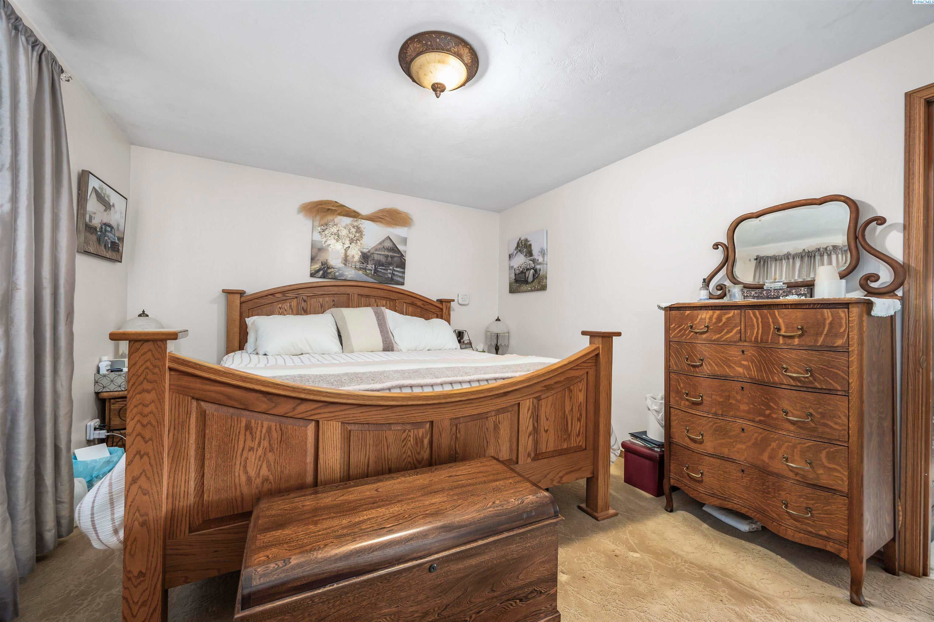 Prosser, Washington, 99350, United States, 4 Bedrooms Bedrooms, ,1 BathroomBathrooms,Residential,For Sale,1984108