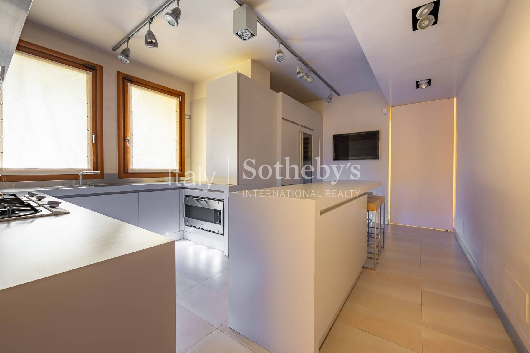  Elegant and bright penthouse in central area - 物件實景