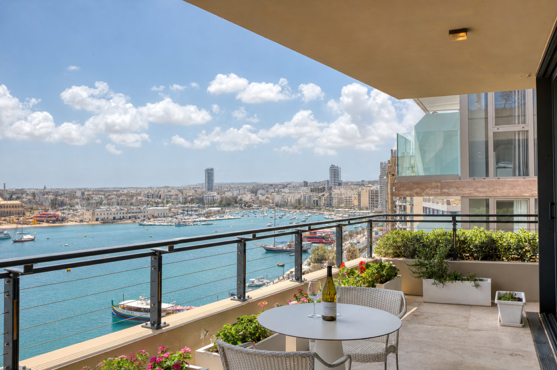  One of a Kind Waterfront Apartment with Exceptional Views - 物件實景