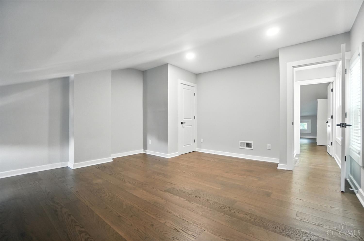 Cincinnati, Ohio, 45214, United States, 4 Bedrooms Bedrooms, ,3 BathroomsBathrooms,Residential,For Sale,1955713