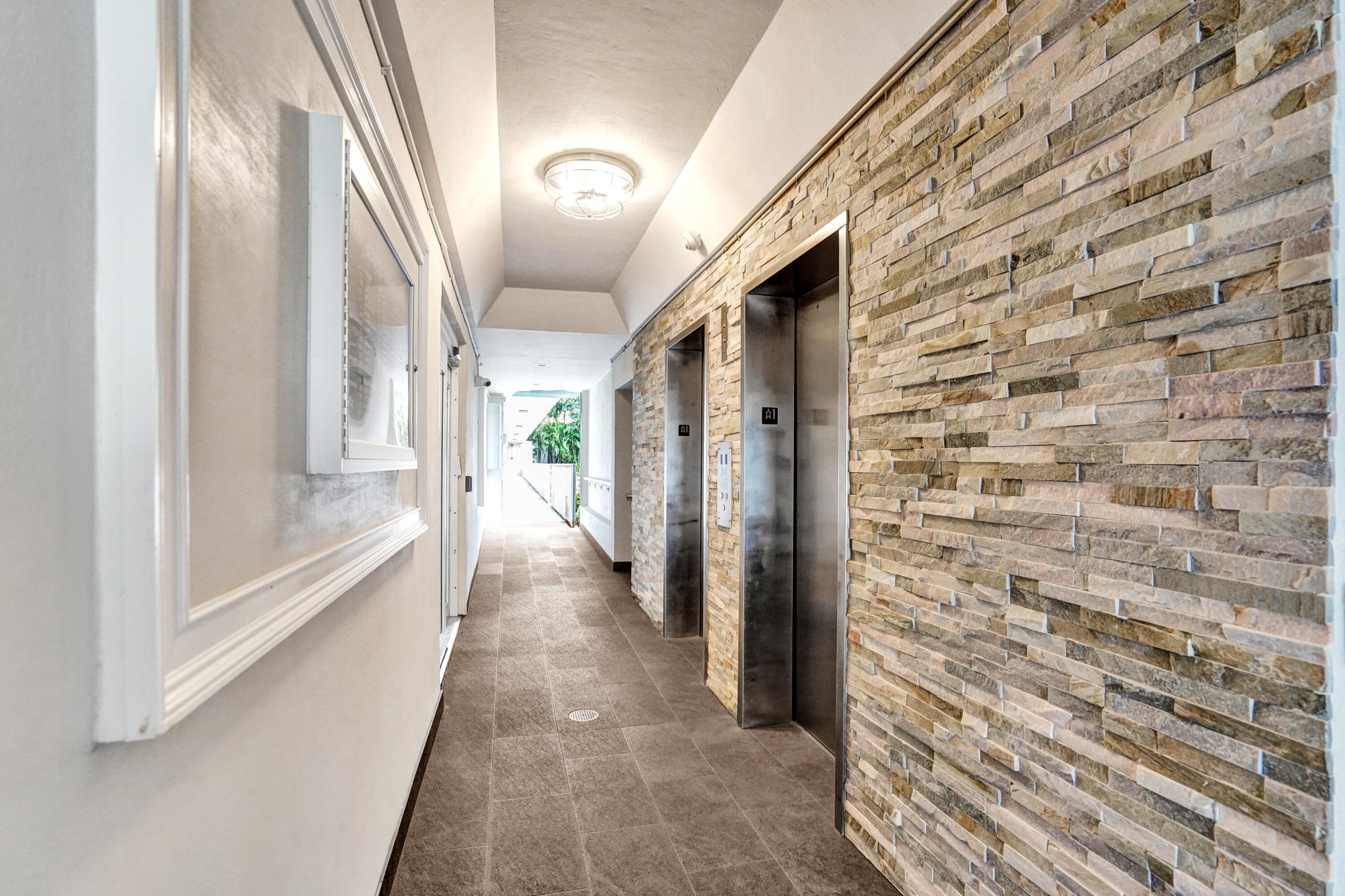 Highland Beach, Florida, 33487, United States, 2 Bedrooms Bedrooms, ,2 BathroomsBathrooms,Residential,For Sale,1828611