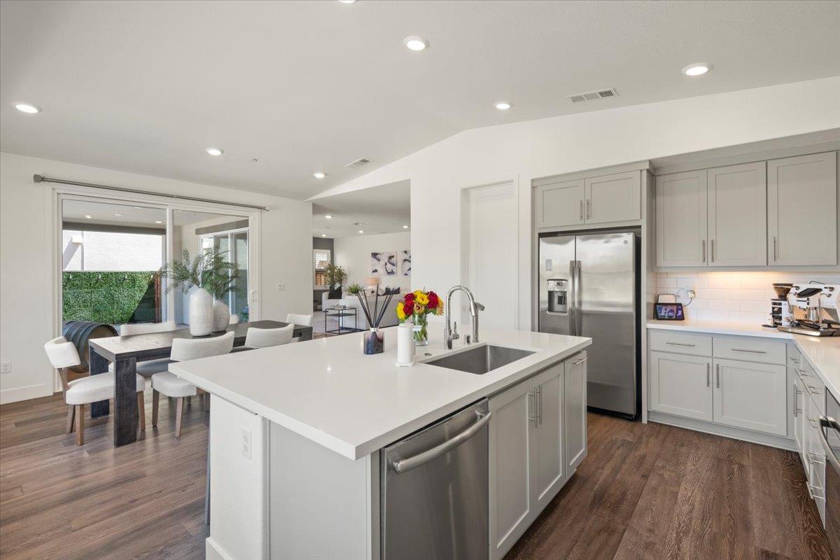 Gilroy, California, 95020, United States, 4 Bedrooms Bedrooms, ,3 BathroomsBathrooms,Residential,For Sale,1907628