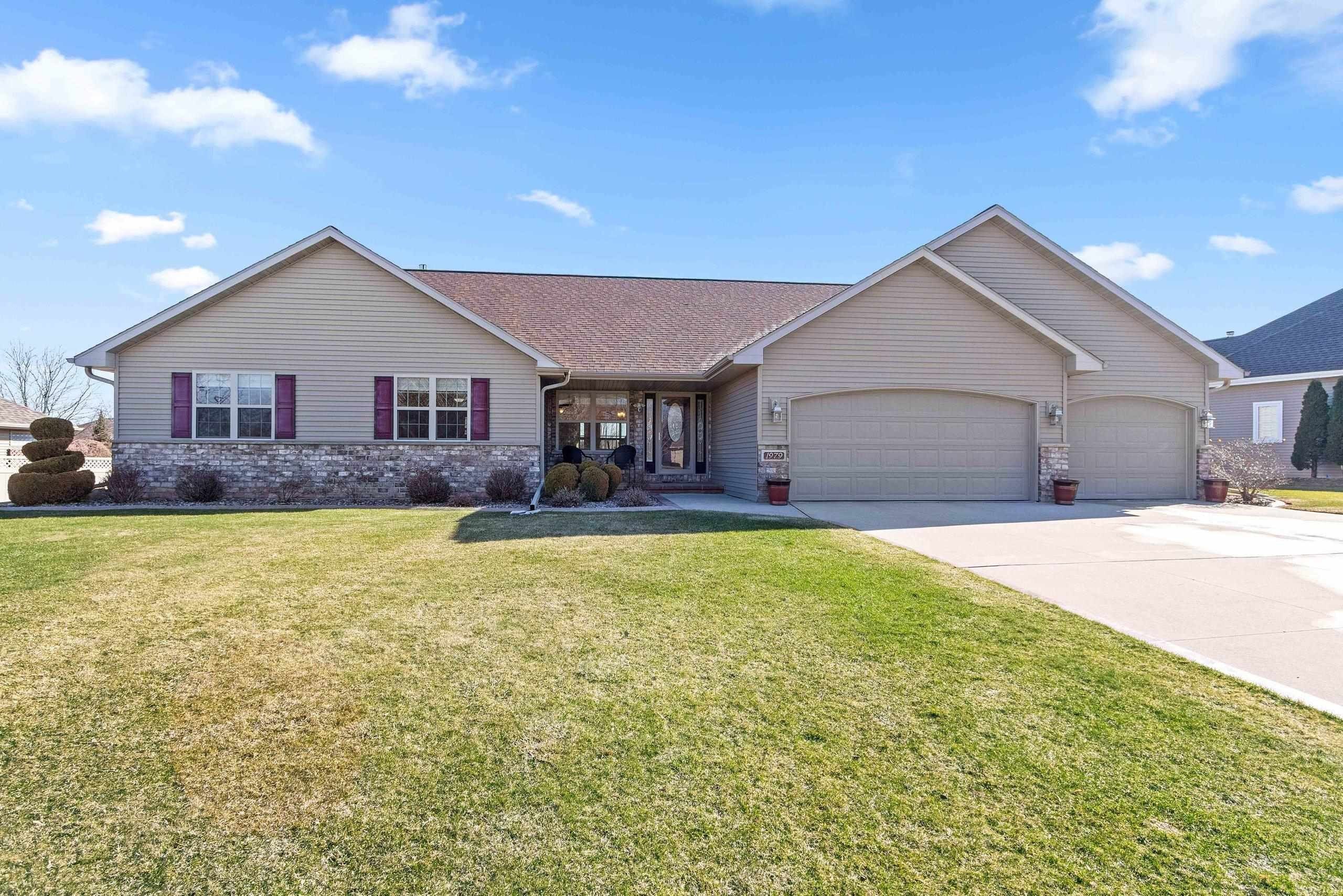 DE PERE, Wisconsin, 54115, United States, 5 Bedrooms Bedrooms, ,4 BathroomsBathrooms,Residential,For Sale,2048678
