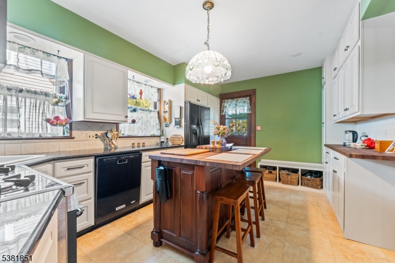 Bound Brook Boro, New Jersey, 08805, United States, 5 Bedrooms Bedrooms, ,3 BathroomsBathrooms,Residential,For Sale,1938545