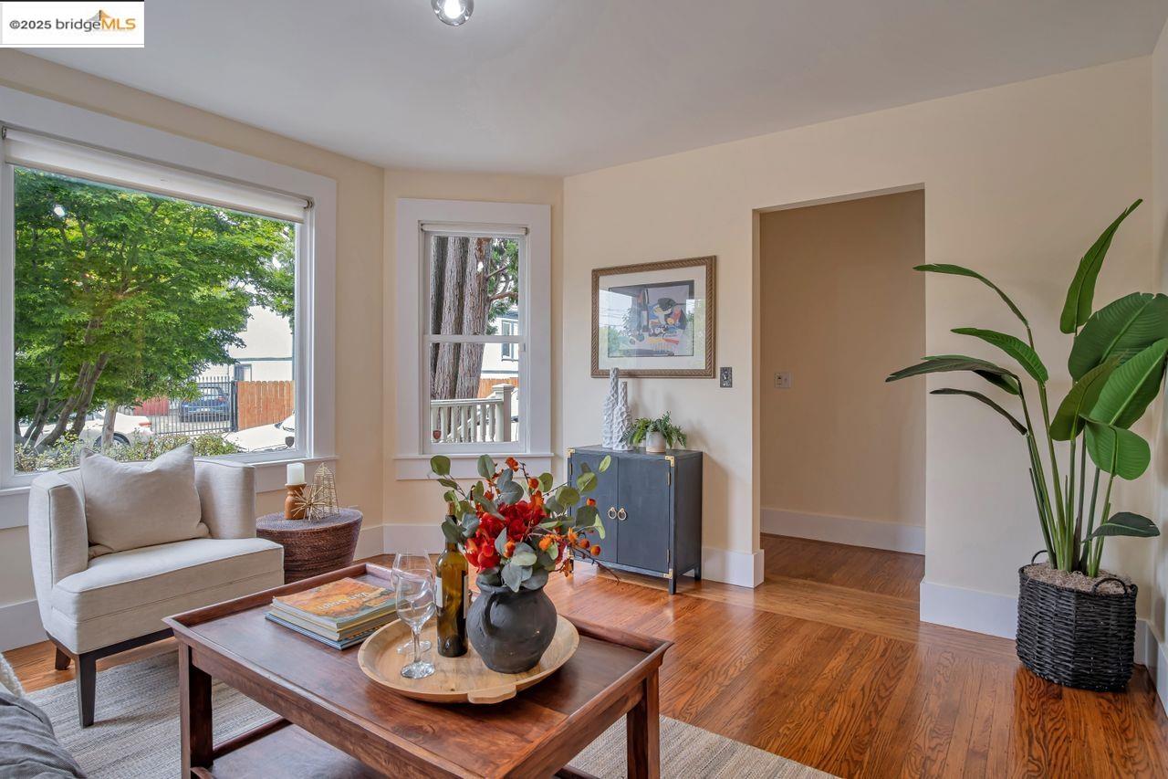 Oakland, California, 94609, United States, 2 Bedrooms Bedrooms, ,1 BathroomBathrooms,Residential,For Sale,1934711