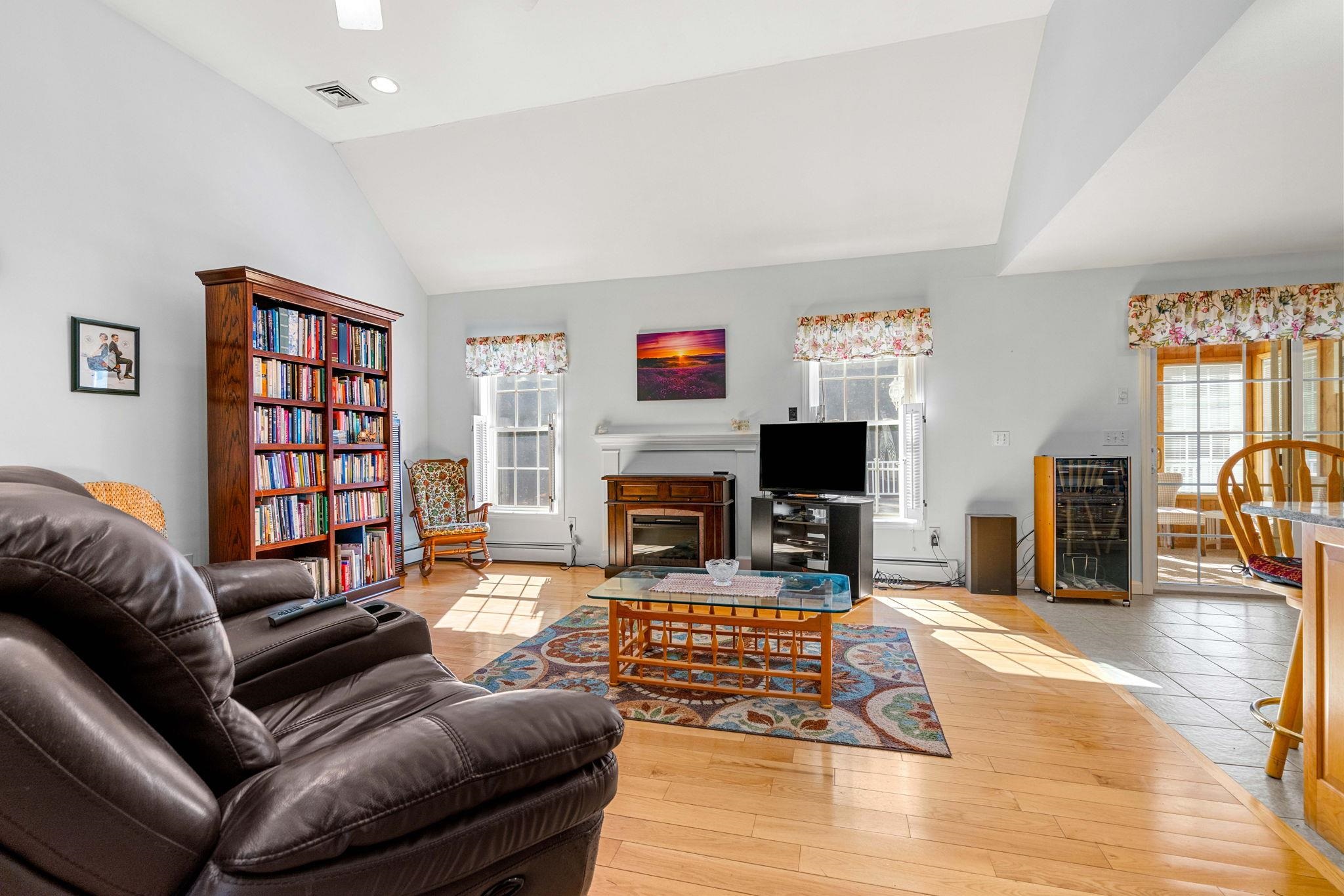 Chester, New Hampshire, 03036, United States, 3 Bedrooms Bedrooms, ,2 BathroomsBathrooms,Residential,For Sale,1926027