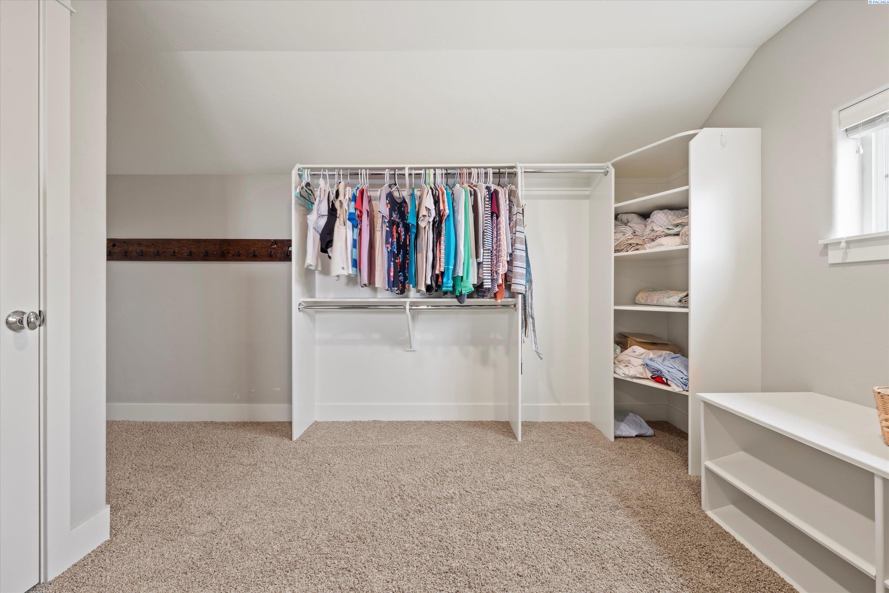 Richland, Washington, 99352, United States, 5 Bedrooms Bedrooms, ,3 BathroomsBathrooms,Residential,For Sale,1987518