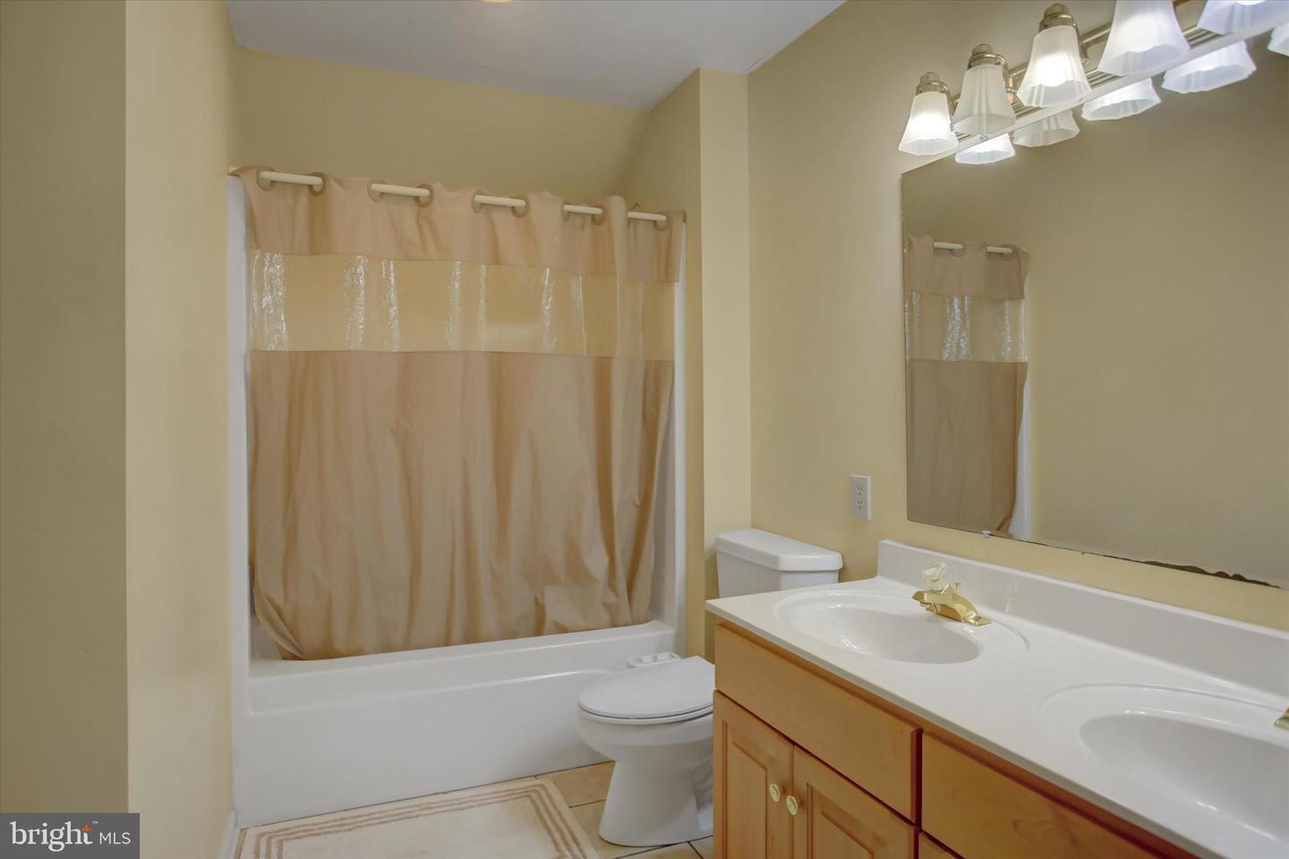 Chambersburg, Pennsylvania, 17202, United States, 5 Bedrooms Bedrooms, ,6 BathroomsBathrooms,Residential,For Sale,1989609