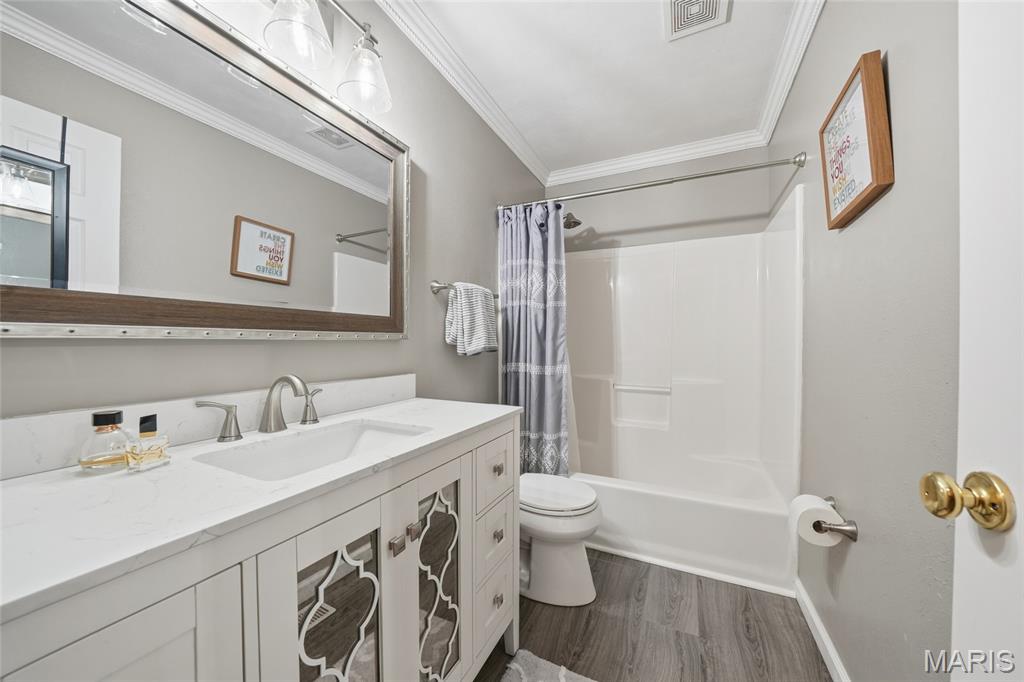 Unincorporated, Missouri, 63026, United States, 5 Bedrooms Bedrooms, ,4 BathroomsBathrooms,Residential,For Sale,1972536