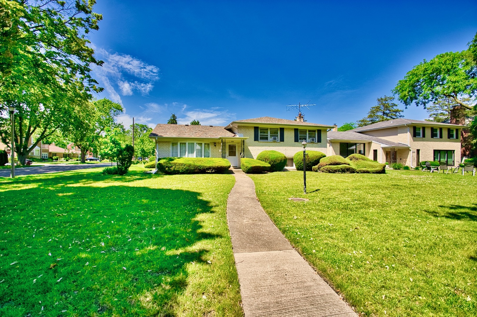 Skokie, Illinois, 60076, United States, 4 Bedrooms Bedrooms, ,3 BathroomsBathrooms,Residential,For Sale,1974514