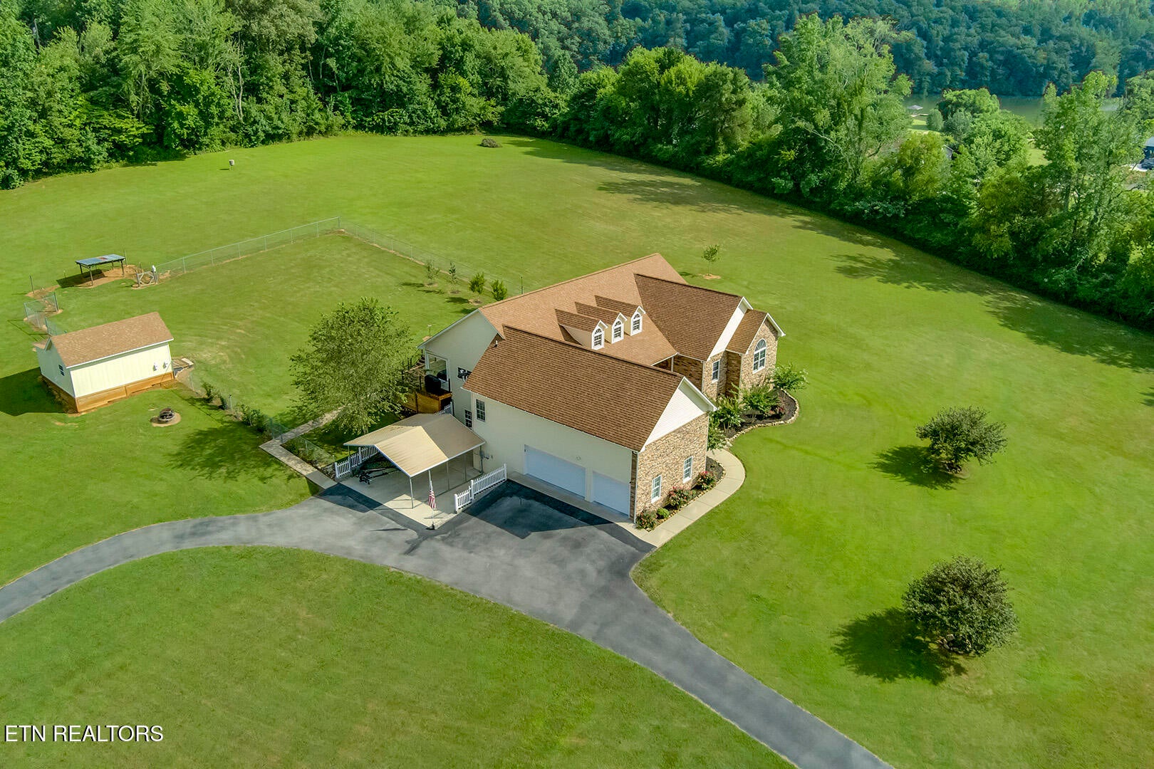 Harriman, Tennessee, 37748, United States, 3 Bedrooms Bedrooms, ,3 BathroomsBathrooms,Residential,For Sale,2011822