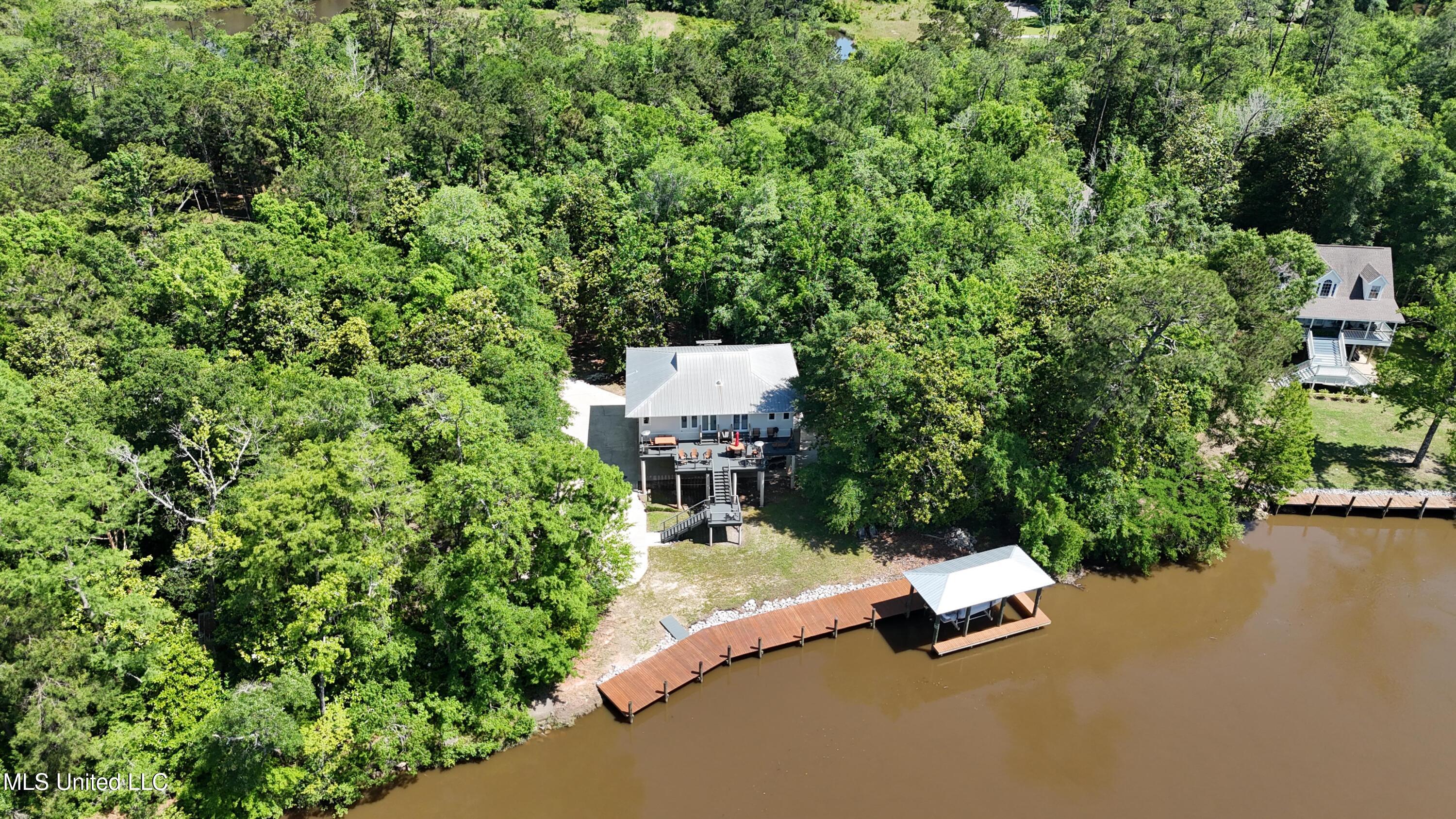 Biloxi, Mississippi, 39532, United States, 2 Bedrooms Bedrooms, ,2 BathroomsBathrooms,Residential,For Sale,1806133