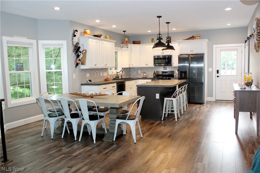 Lake Milton, Ohio, 44429, United States, 3 Bedrooms Bedrooms, ,3 BathroomsBathrooms,Residential,For Sale,2024644