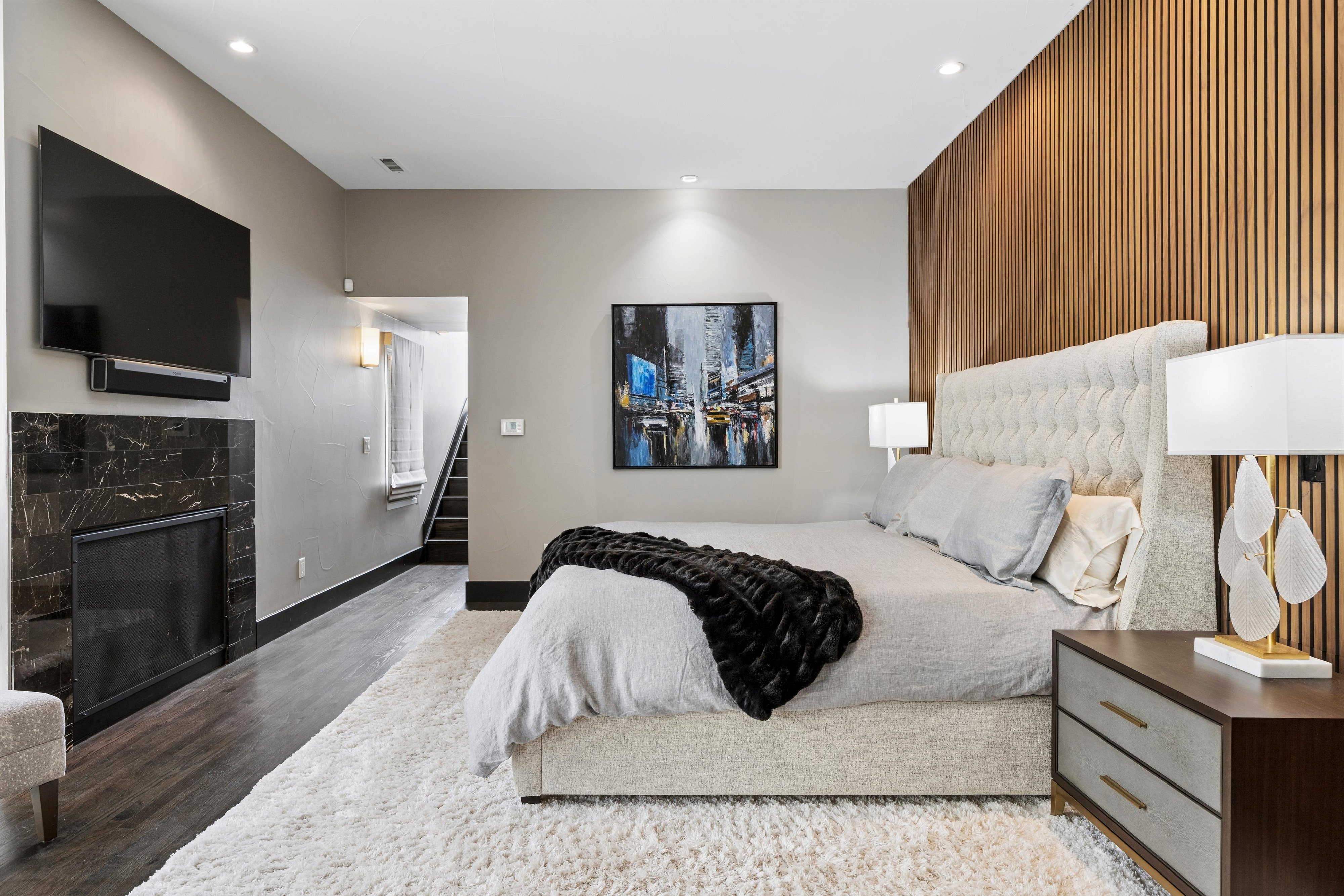 Contemporary residence combines sophisticated design with functional floor plan - 物件實景