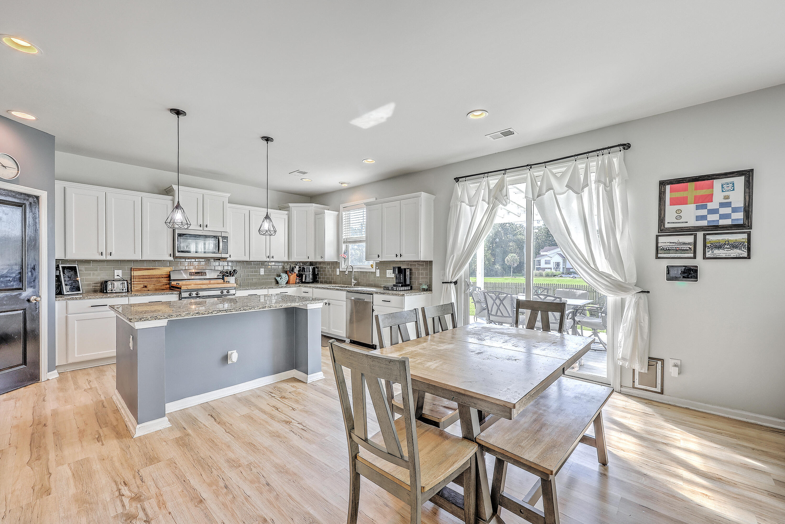 Hanahan, South Carolina, 29410, United States, 5 Bedrooms Bedrooms, ,3 BathroomsBathrooms,Residential,For Sale,1938024