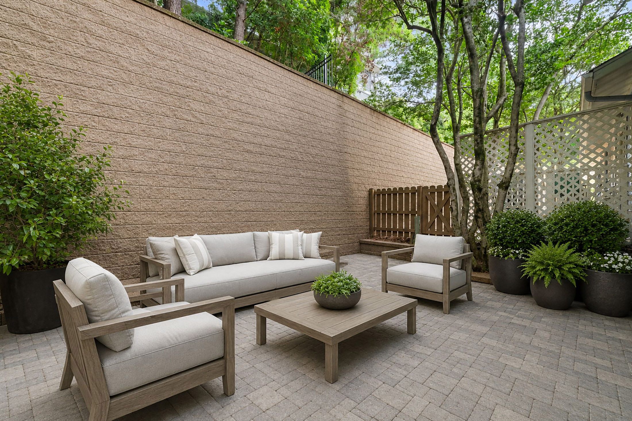  Stunning Turn-key Townhome Tucked Away in Desirable Woodbridge Crossing - 物件實景