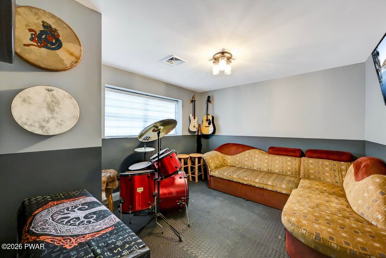 Milford, Pennsylvania, 18337, United States, 3 Bedrooms Bedrooms, ,3 BathroomsBathrooms,Residential,For Sale,2011309