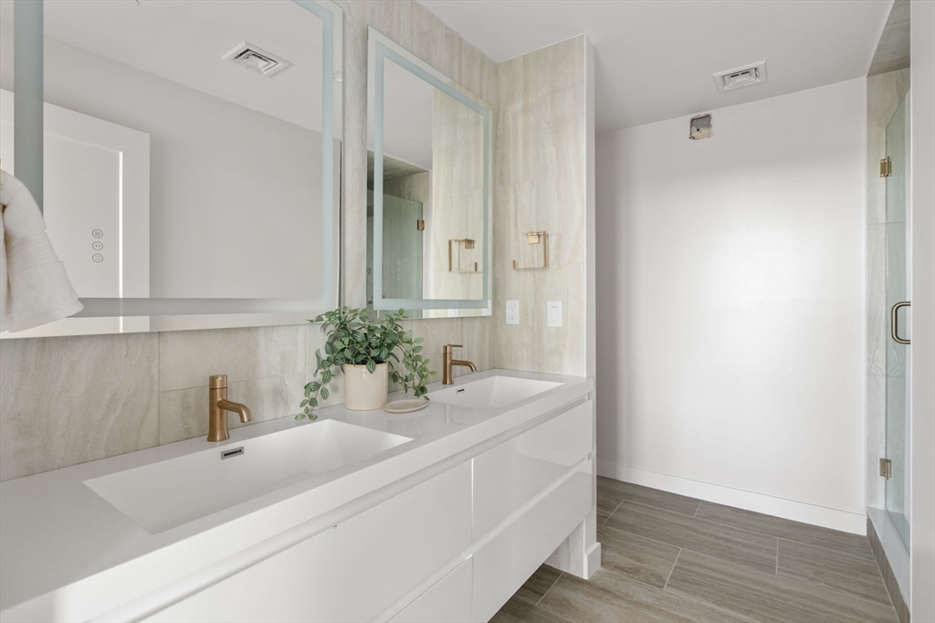 Somerville, Massachusetts, 02143, United States, 3 Bedrooms Bedrooms, ,3 BathroomsBathrooms,Residential,For Sale,1908258