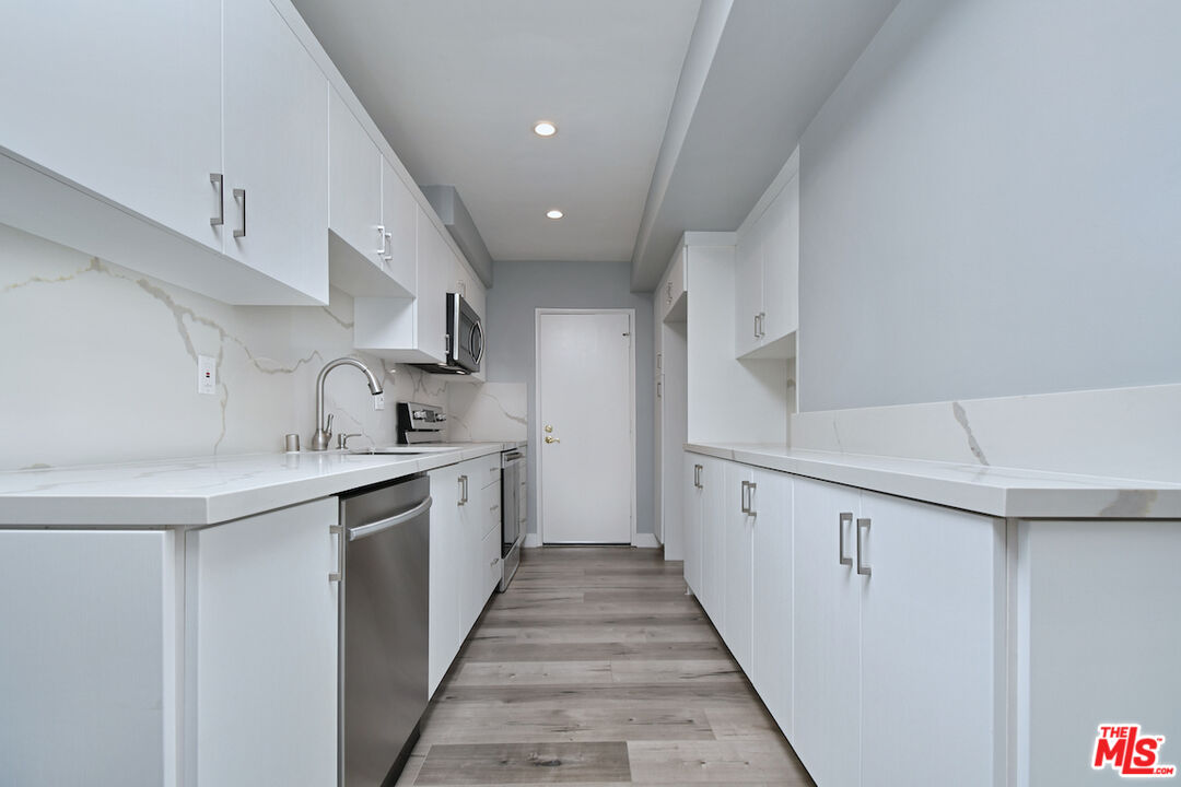 Los Angeles, California, 90077, United States, 2 Bedrooms Bedrooms, ,2 BathroomsBathrooms,Residential,For Sale,1919812