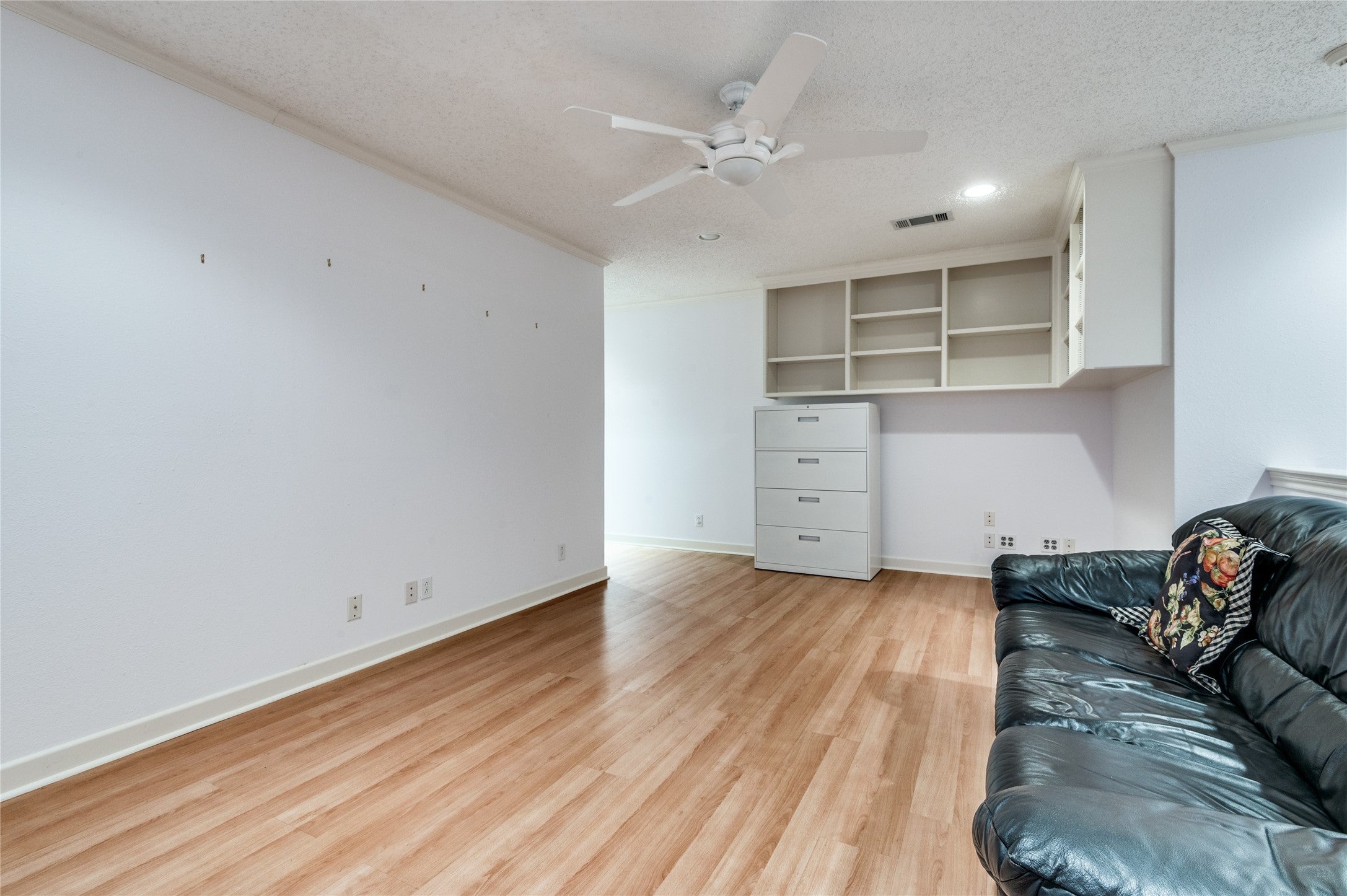 Bedford, Texas, 76021, United States, 5 Bedrooms Bedrooms, ,4 BathroomsBathrooms,Residential,For Sale,1976137