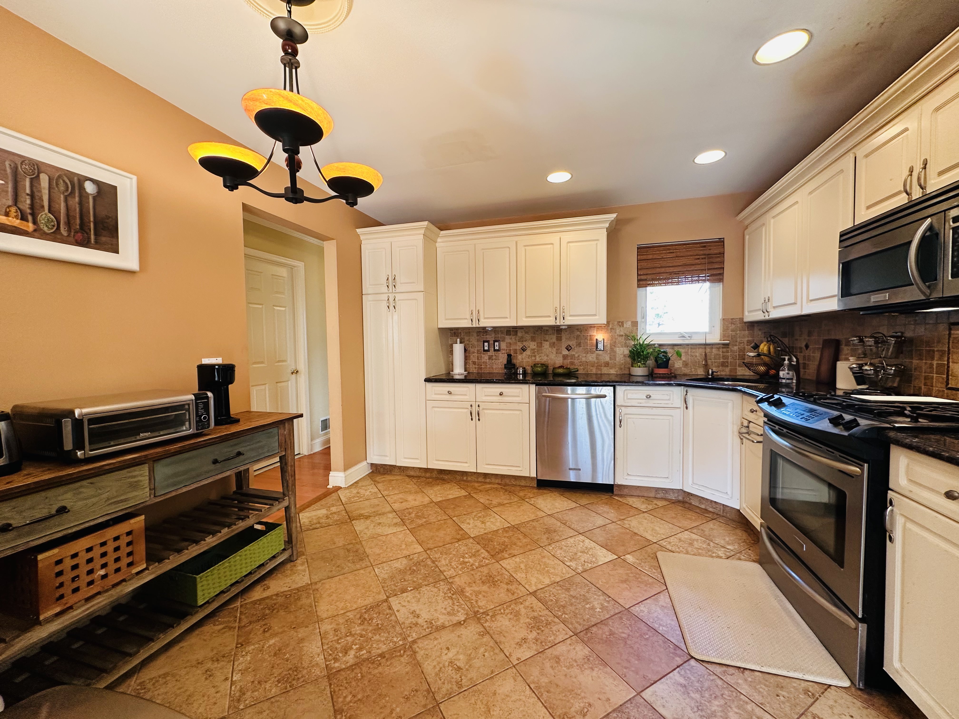 Montville, New Jersey, 07045, United States, 3 Bedrooms Bedrooms, ,4 BathroomsBathrooms,Residential,For Sale,1987436